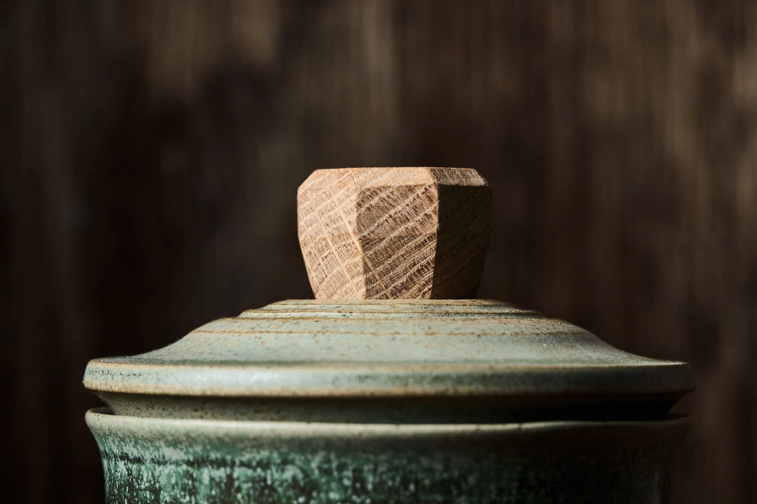 FAV_2025-07-08_Relief_Lampen_Tassen_FV_0502.jpg