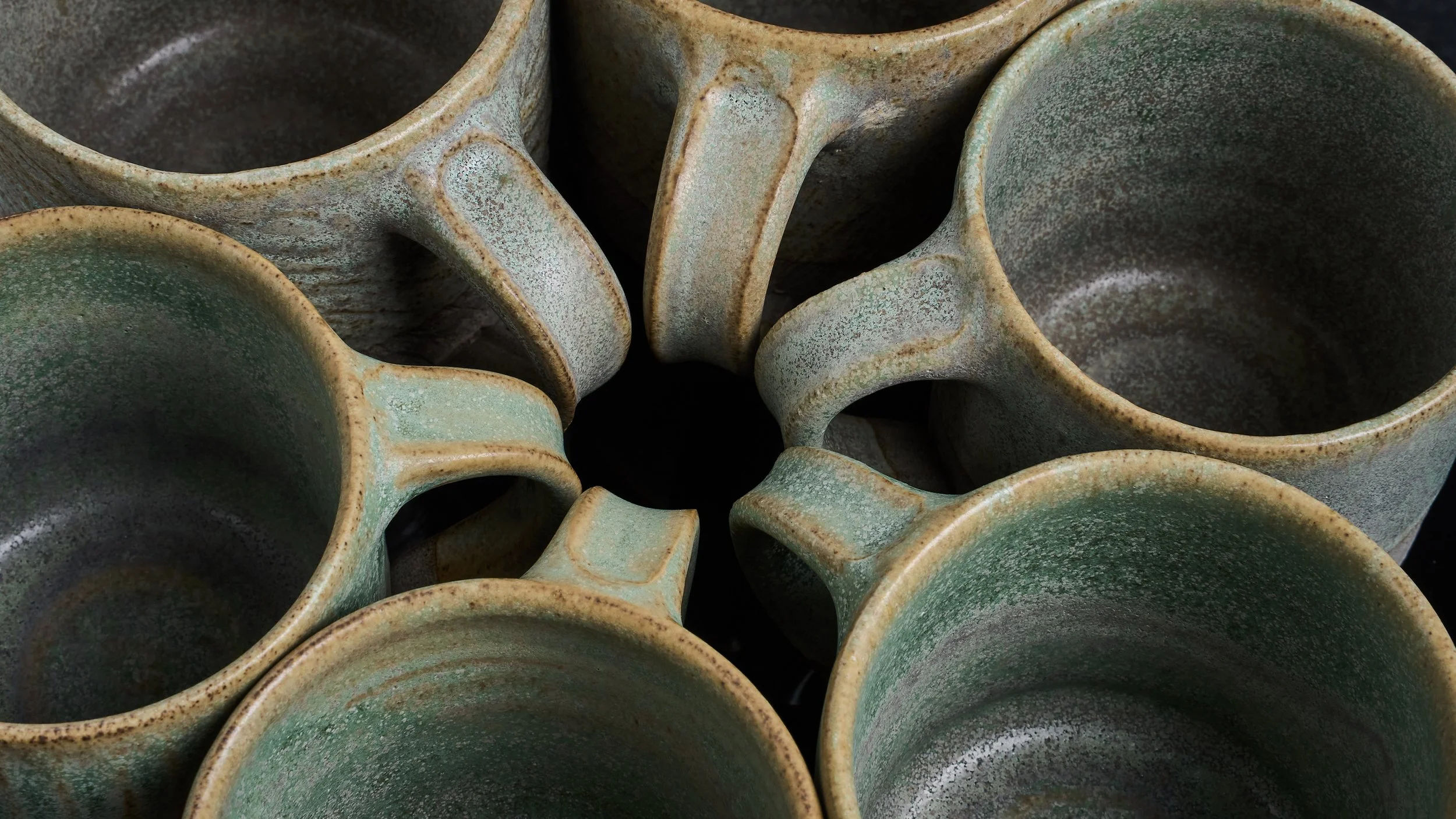 FAV_2025-07-08_Relief_Lampen_Tassen2951.jpg