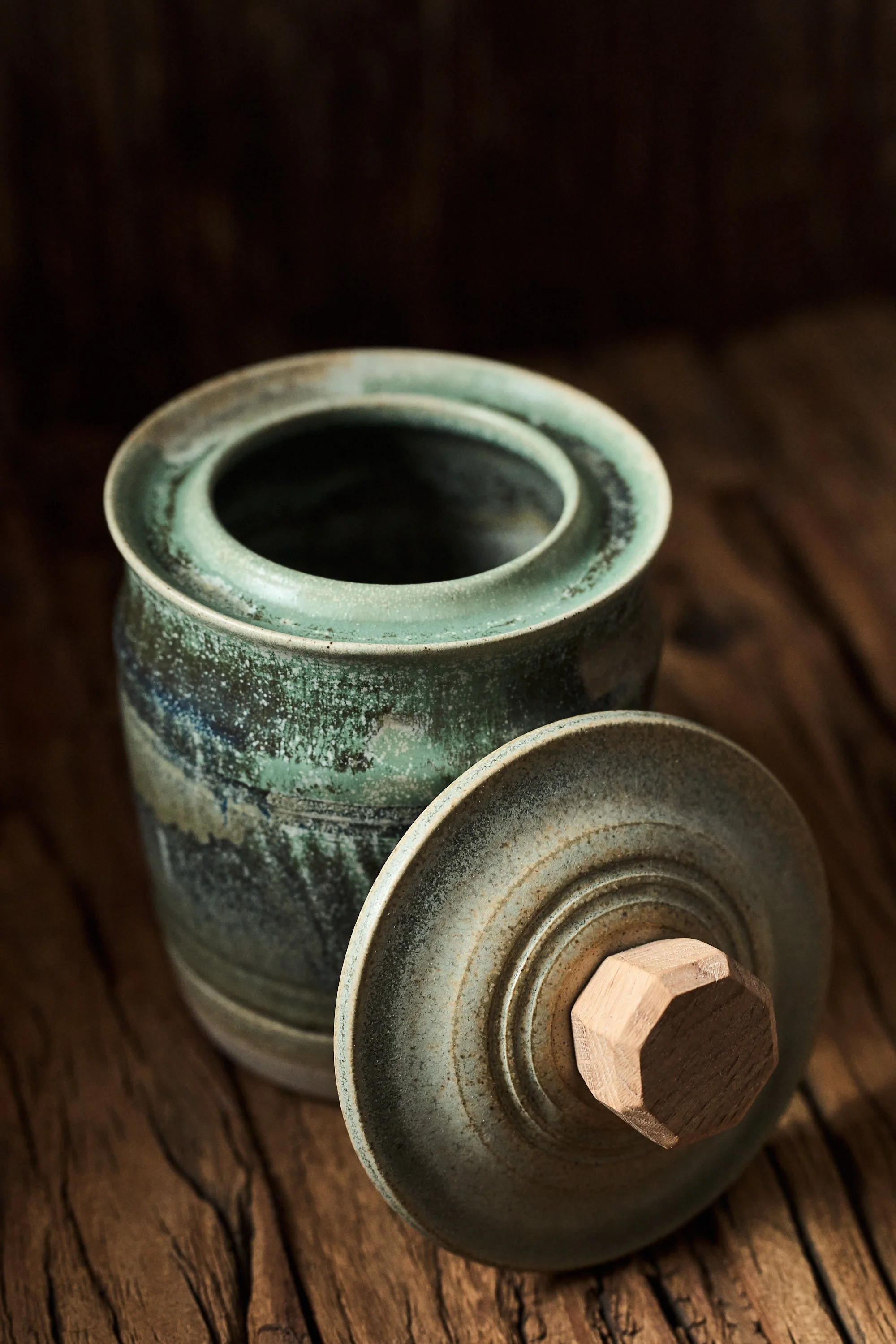 FAV_2025-07-08_Relief_Lampen_Tassen_FV_0469.jpg