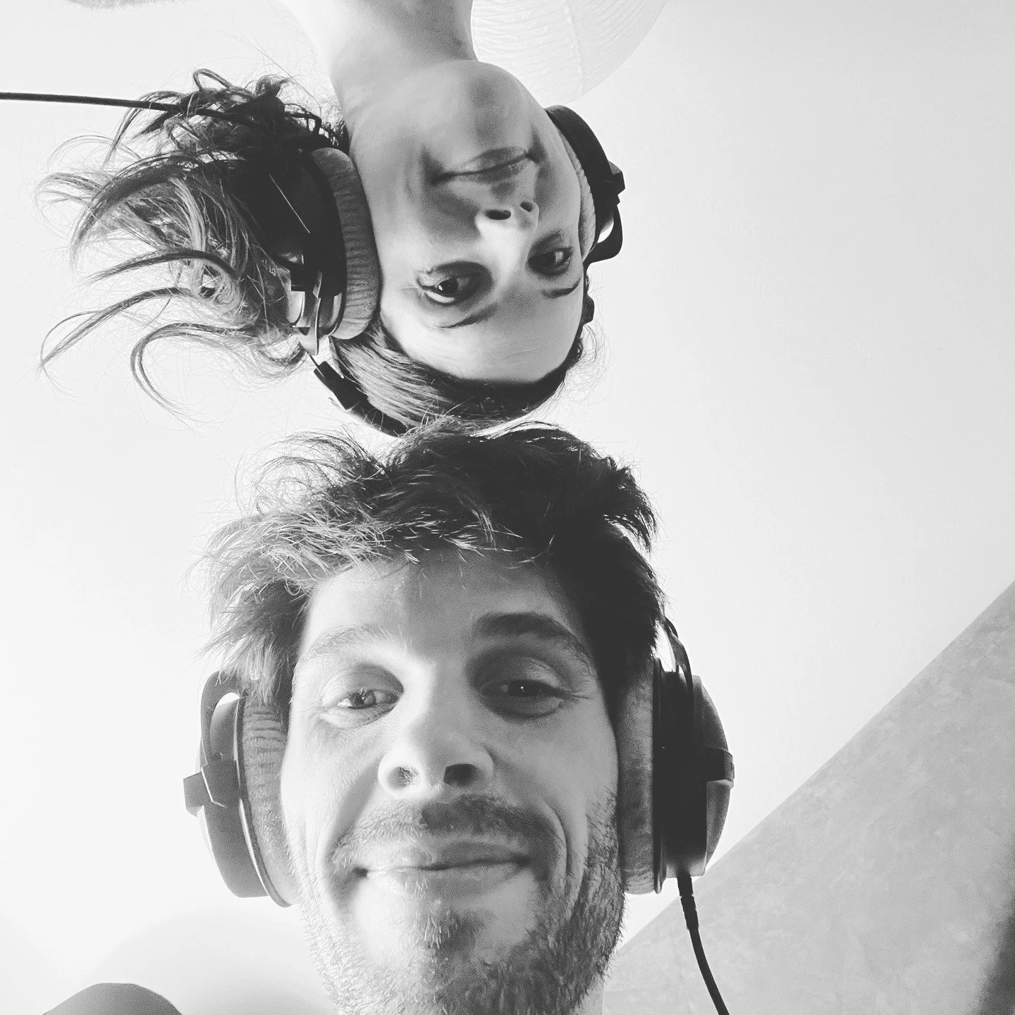 ⋆ ˚｡⋆୨୧˚ Hello &agrave; tous ! ˚୨୧⋆｡˚ ⋆

Petit coucou en passant sur le web pour vous dire que : c'est parti pour l'enregistrement de l'album des chansons de notre conte musical Que vois-tu ? ET qu'il y aura de nouvelles collaborations trop chouettes