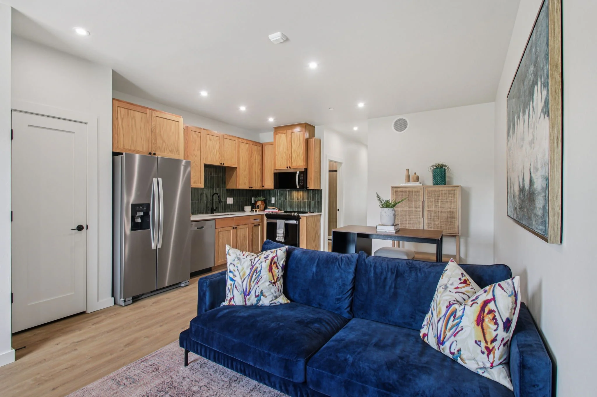 Copy of 33-web-or-mls-unit 2B-003.jpg