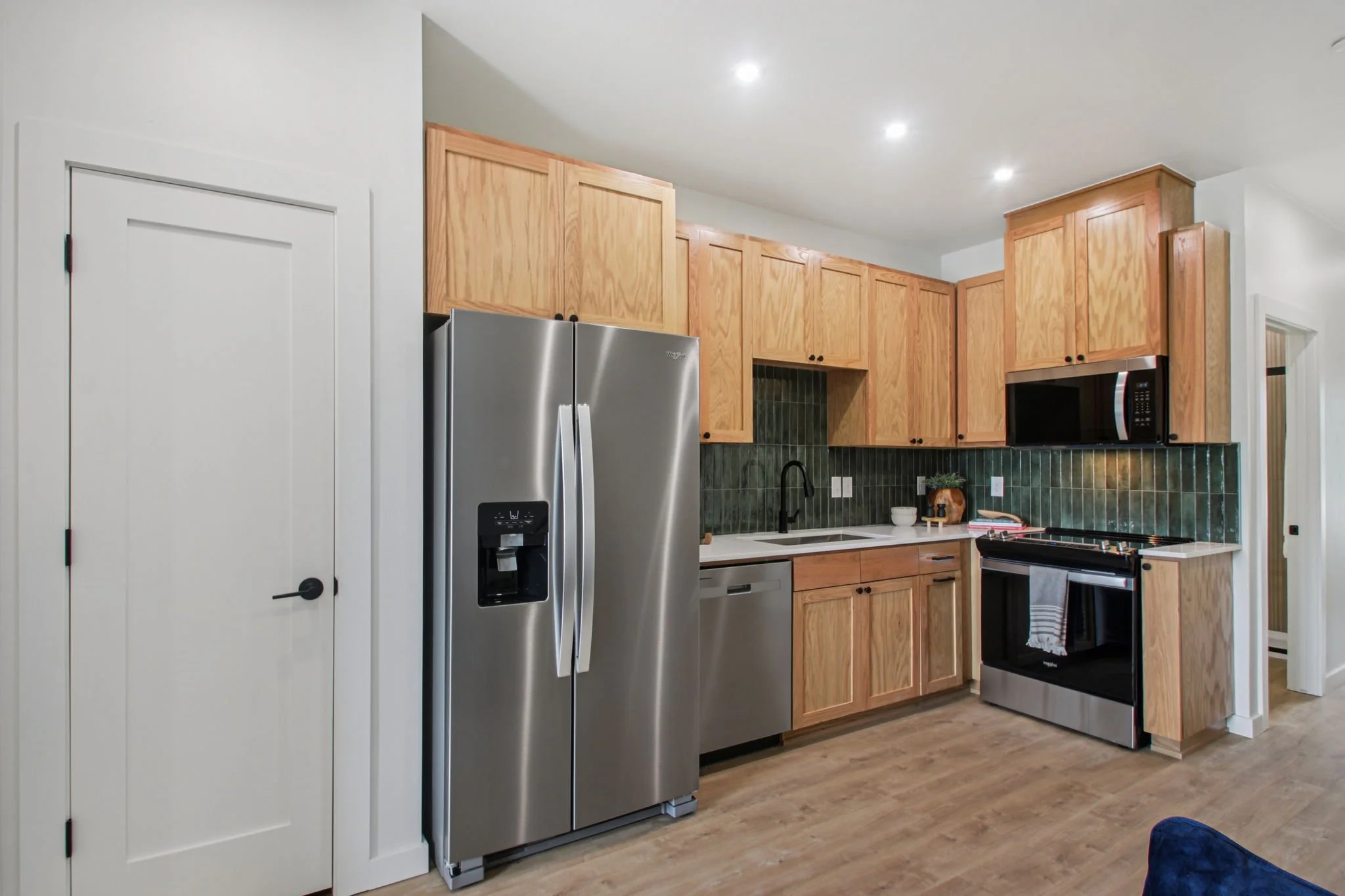 Copy of 37-web-or-mls-unit 2B-007.jpg
