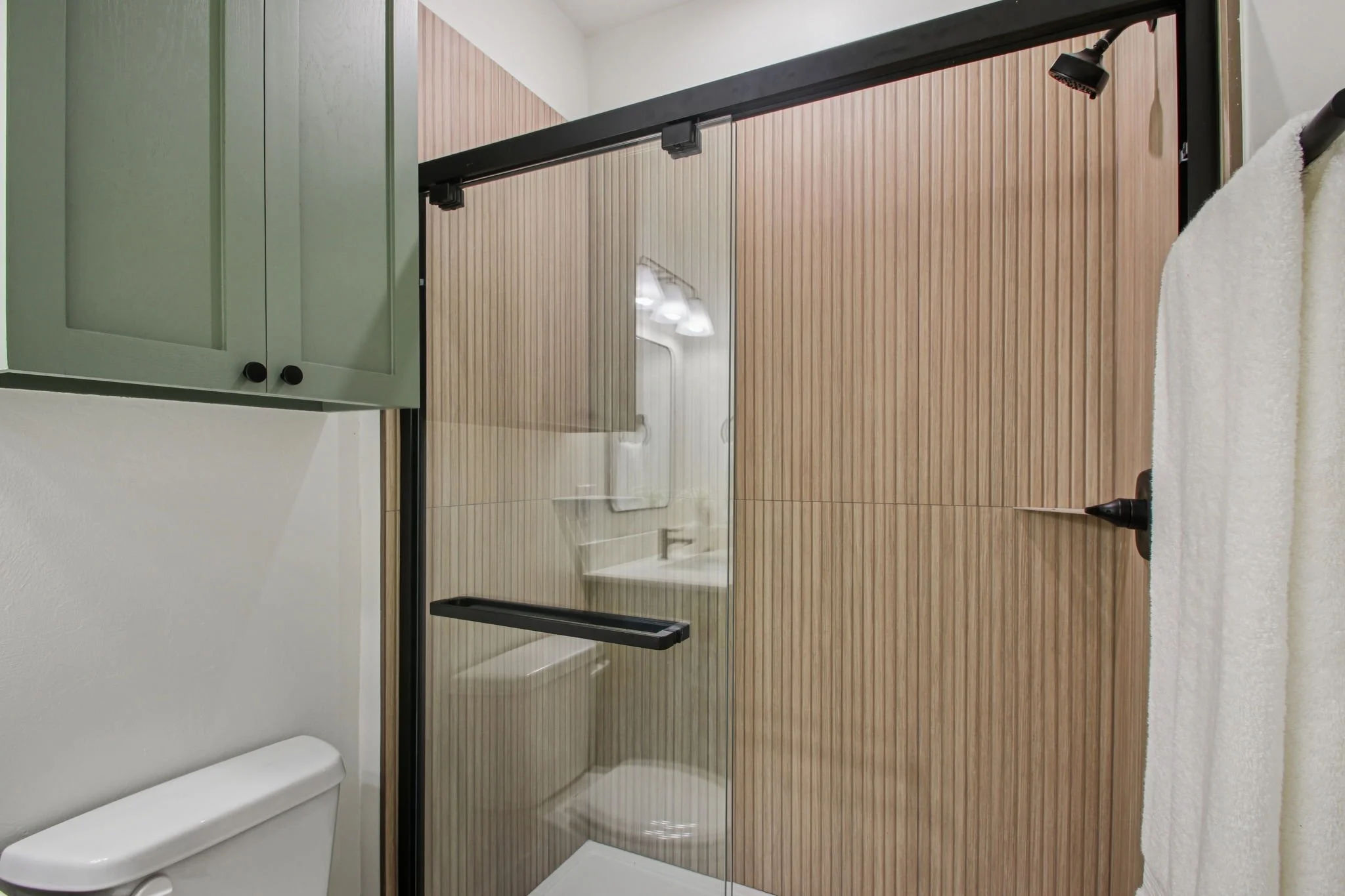 Copy of 38-web-or-mls-unit 2B-008.jpg