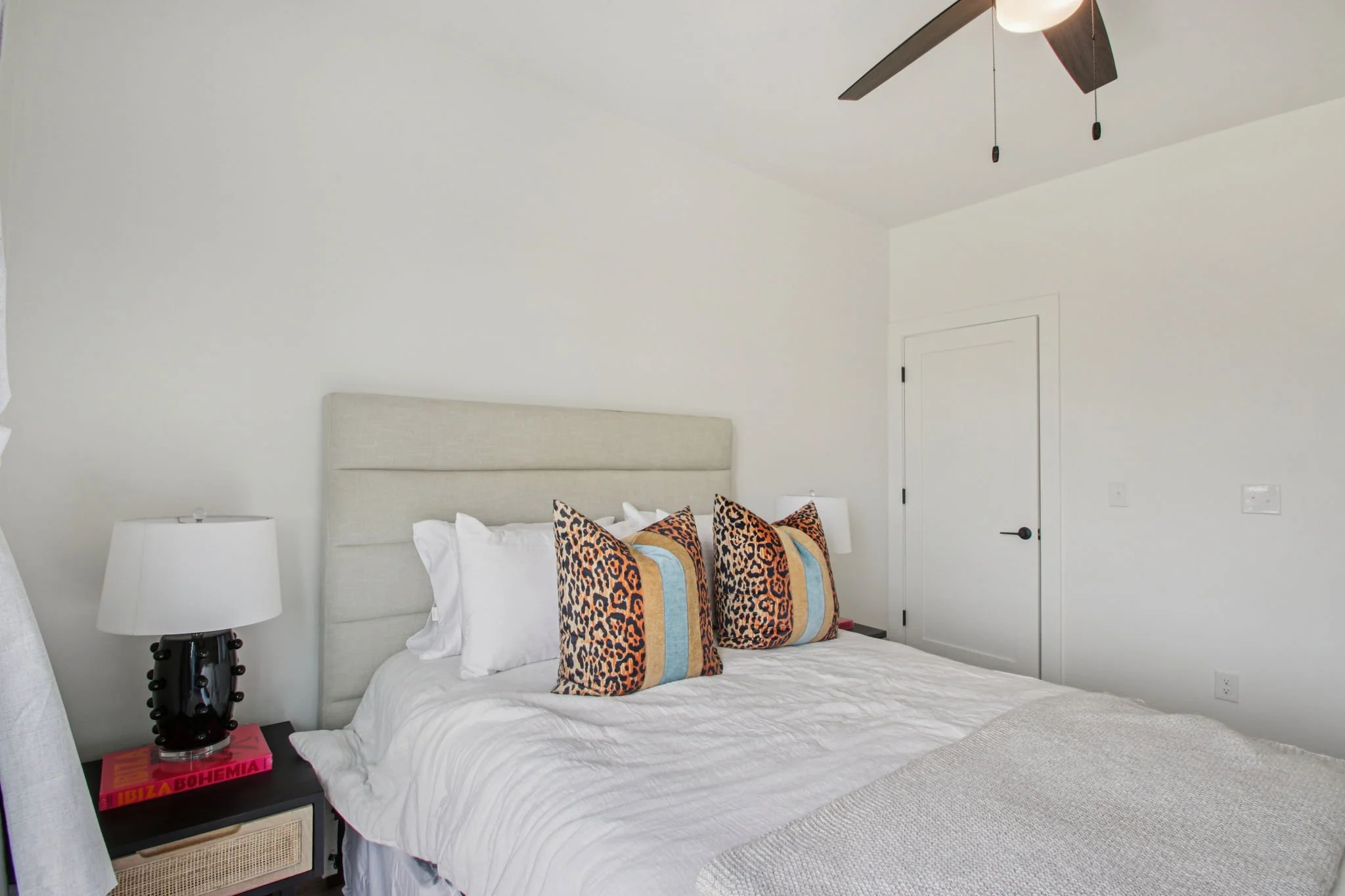 Copy of 42-web-or-mls-unit 2B-012.jpg