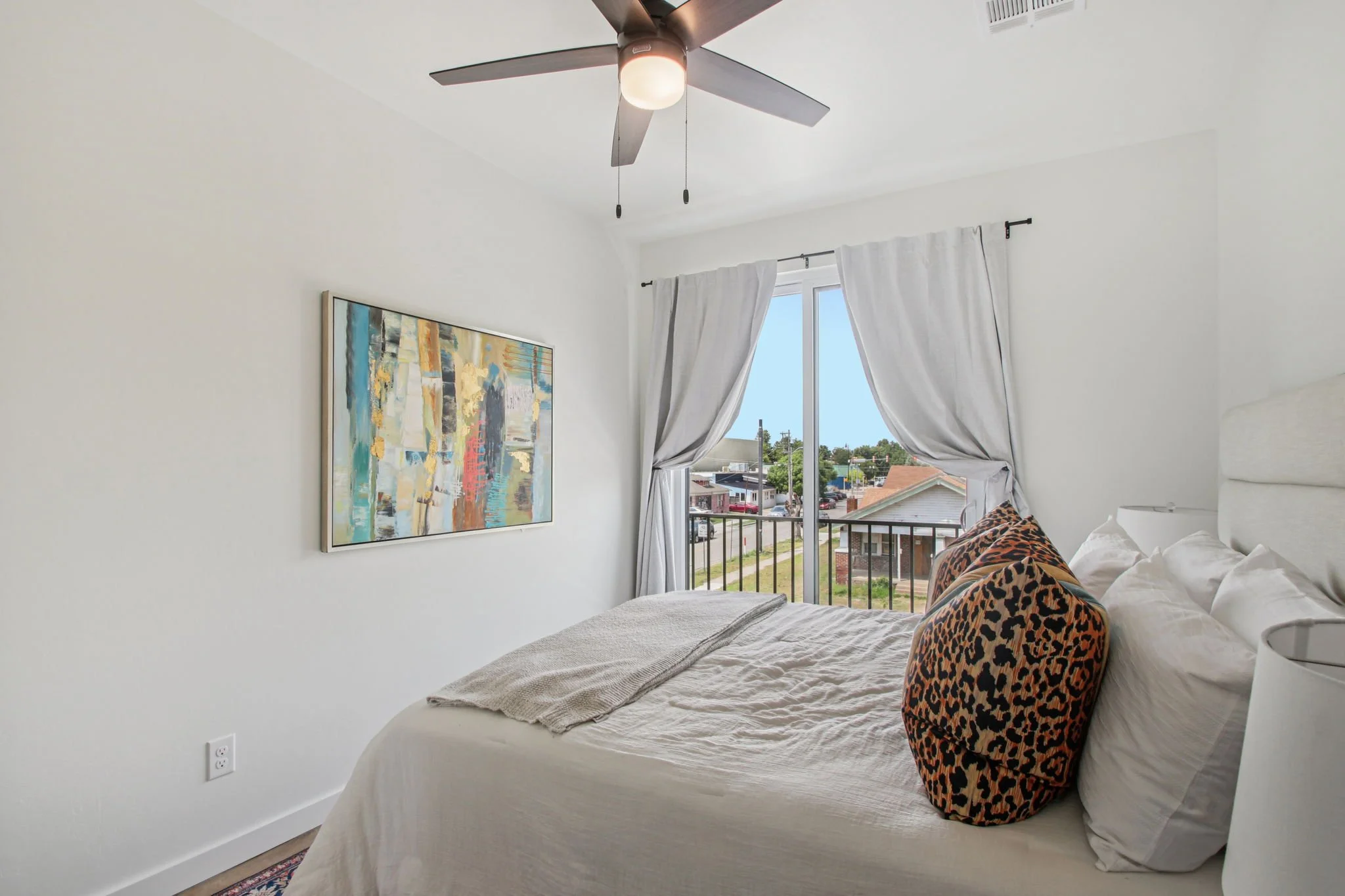 Copy of 41-web-or-mls-unit 2B-011.jpg