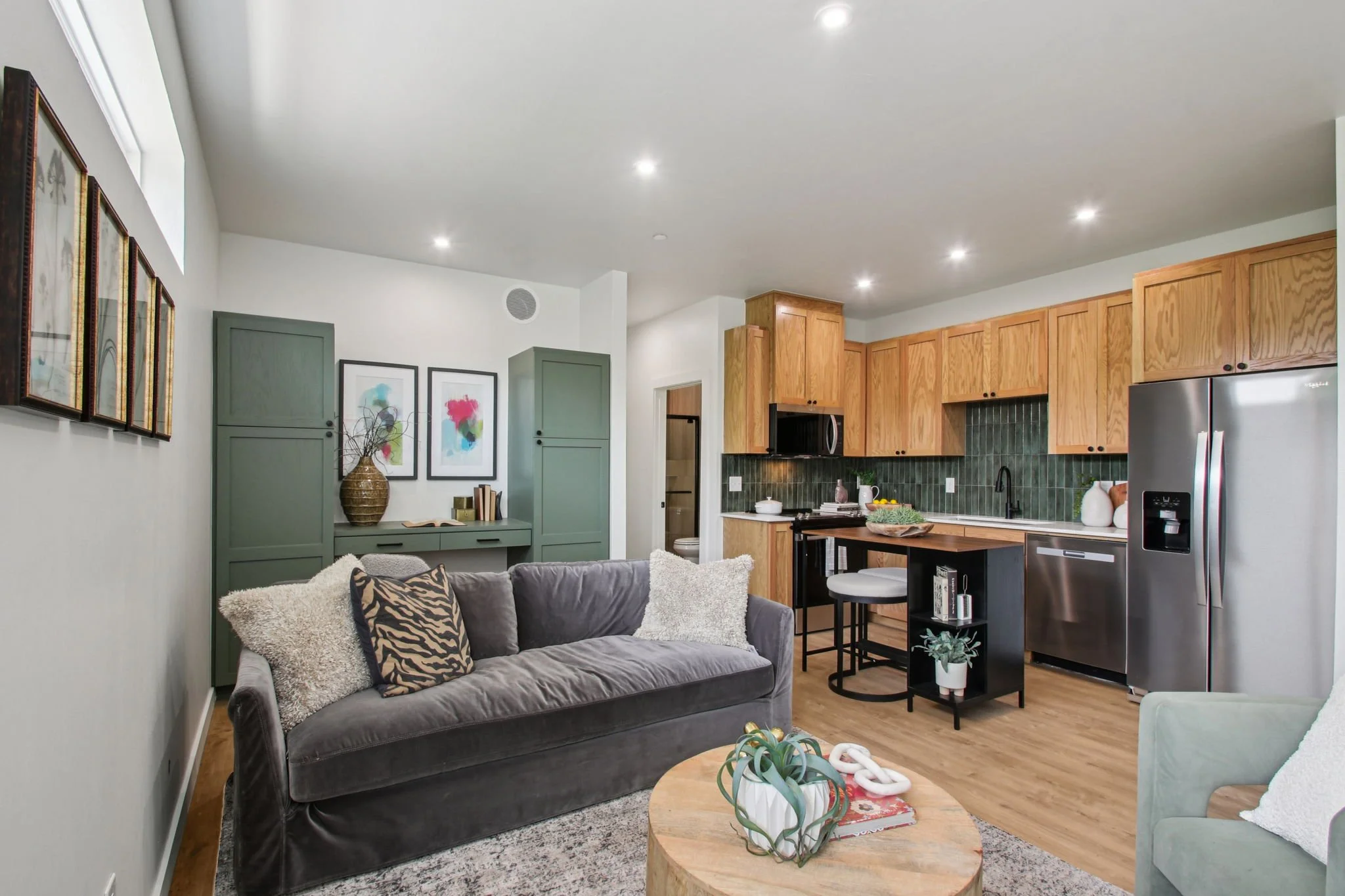 Copy of 13-web-or-mls-unit 2A-013.jpg