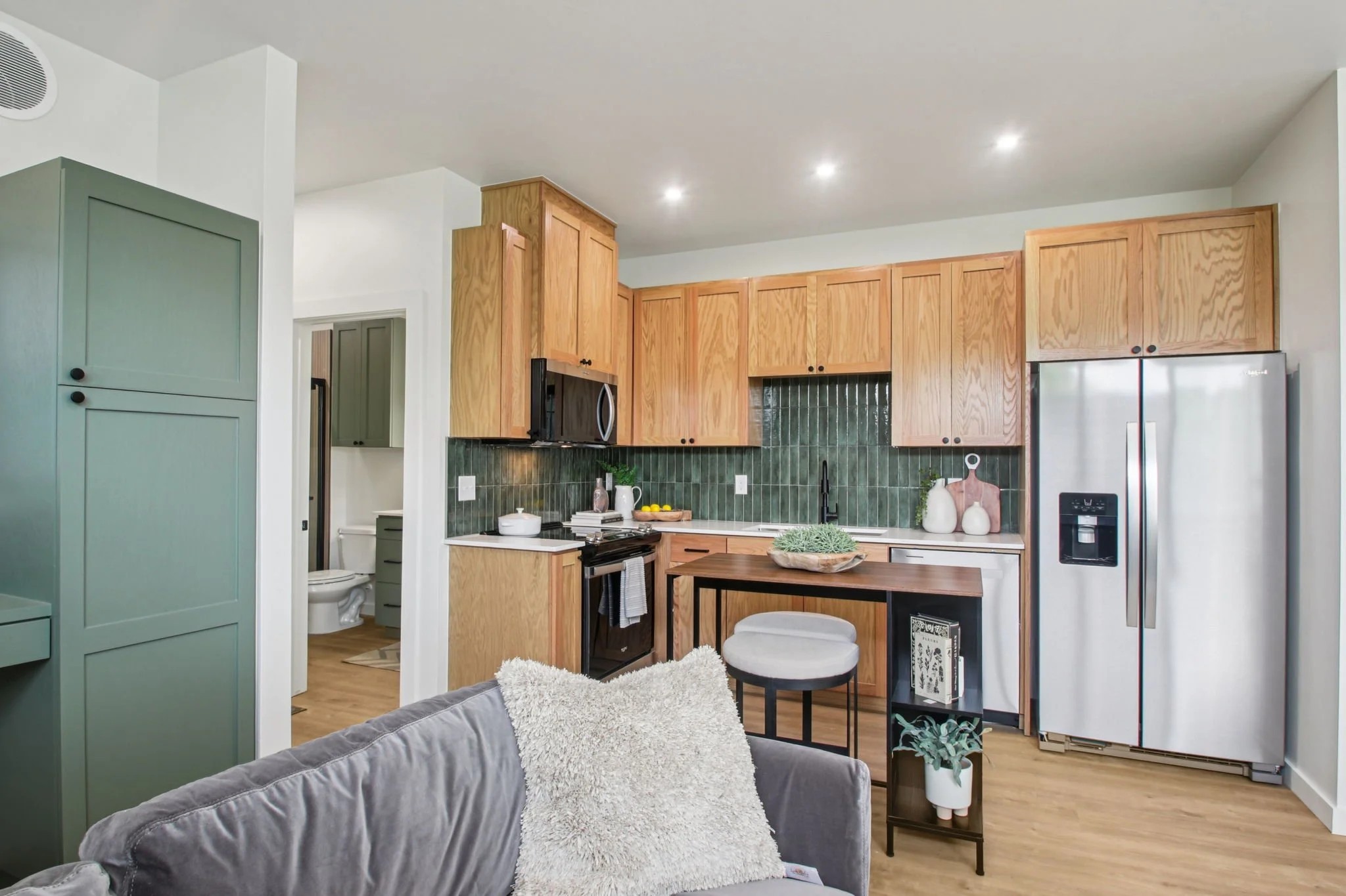 Copy of 17-web-or-mls-unit 2A-017.jpg