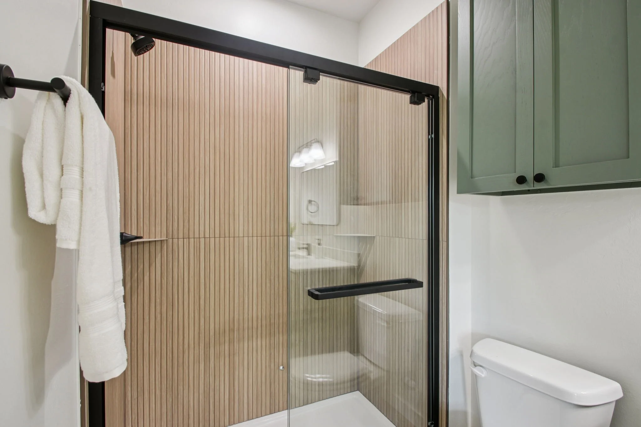 Copy of 19-web-or-mls-unit 2A-019.jpg