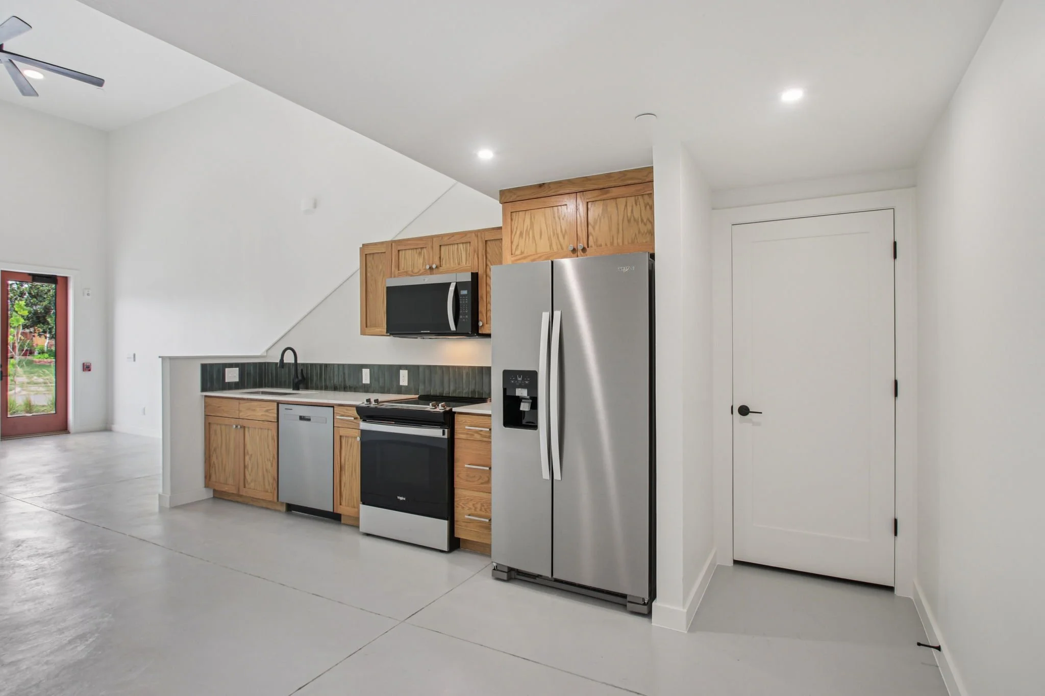 Copy of 51-web-or-mls-unit 1E-008.jpg