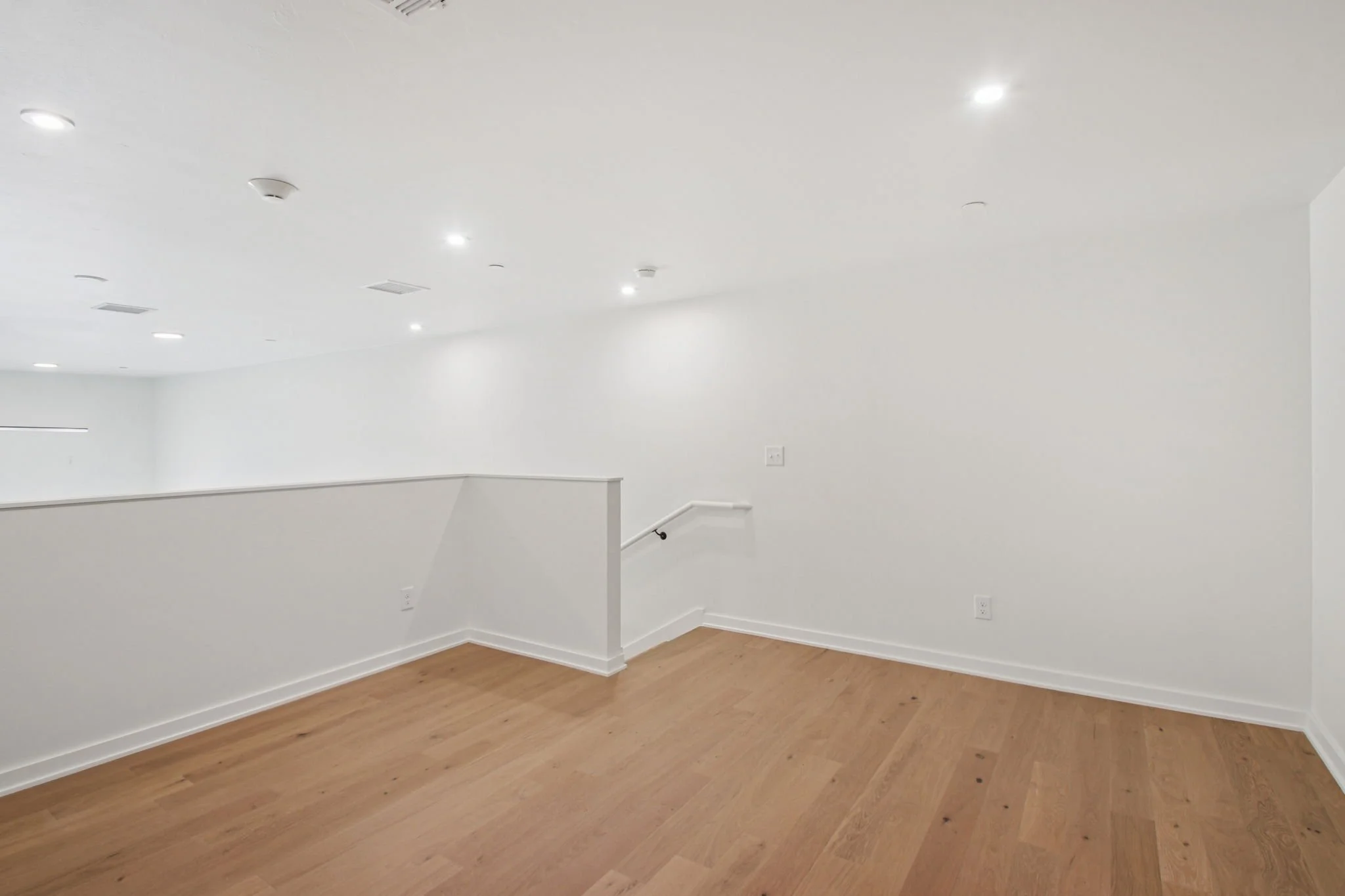 Copy of 54-web-or-mls-unit 1E-011.jpg