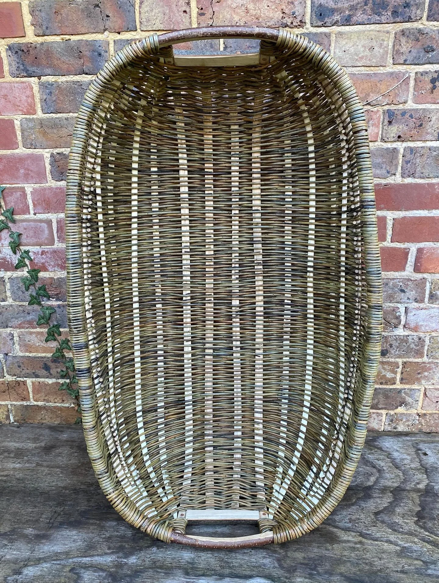 Large frame basket, hazel and willow.
#framebasket #framebaskets #willowbasket #basket #basketmaker #traditionalcraft