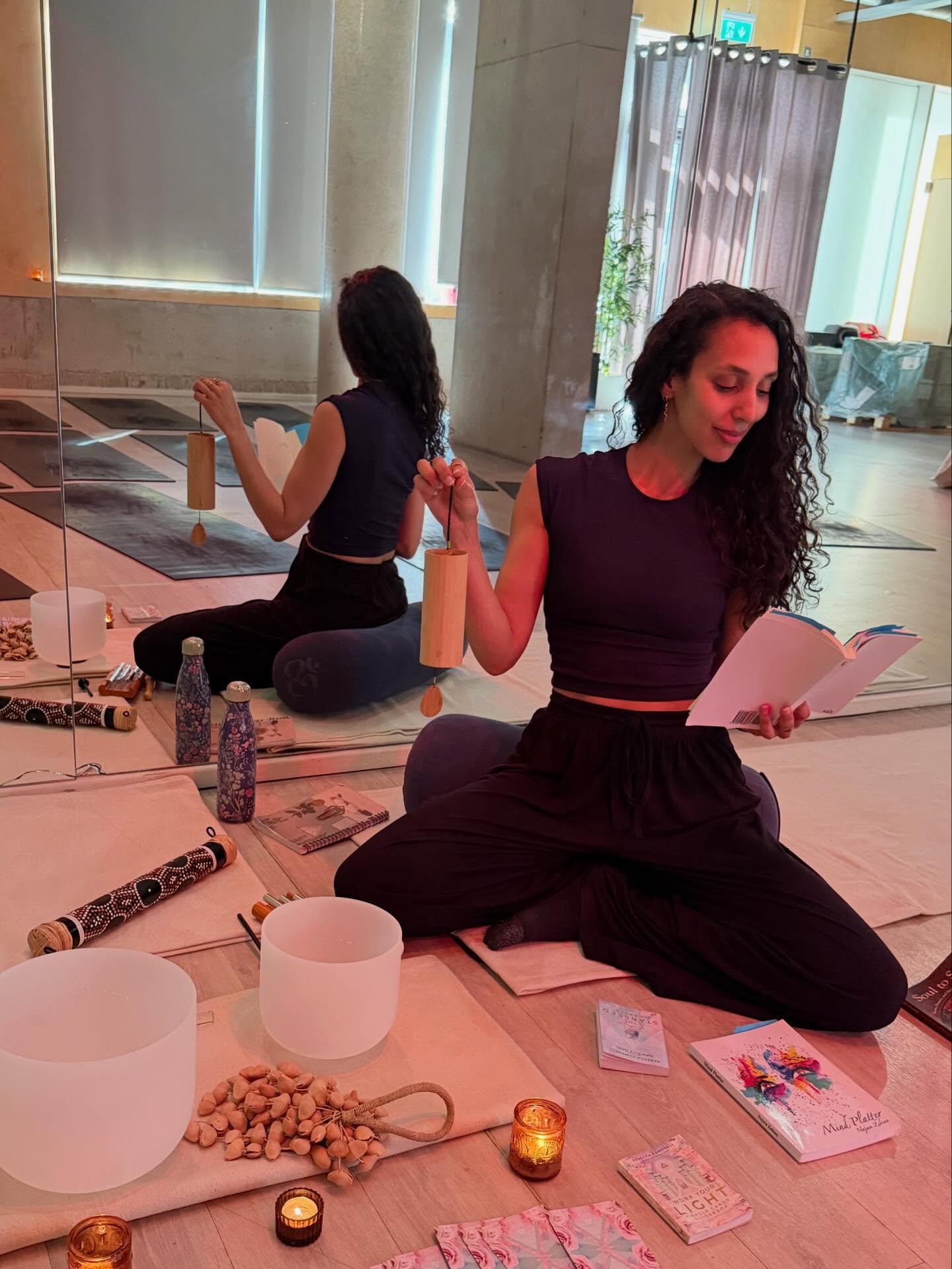 Some moments from The Sacred Pause: Yin, Sound, Poetry and Presence ✨

A sanctuary for rest and inner contemplation.
A soft space to land back into our bodies. 
A weaving together of some of my favourite things to calm the mind and soothe the soul: y