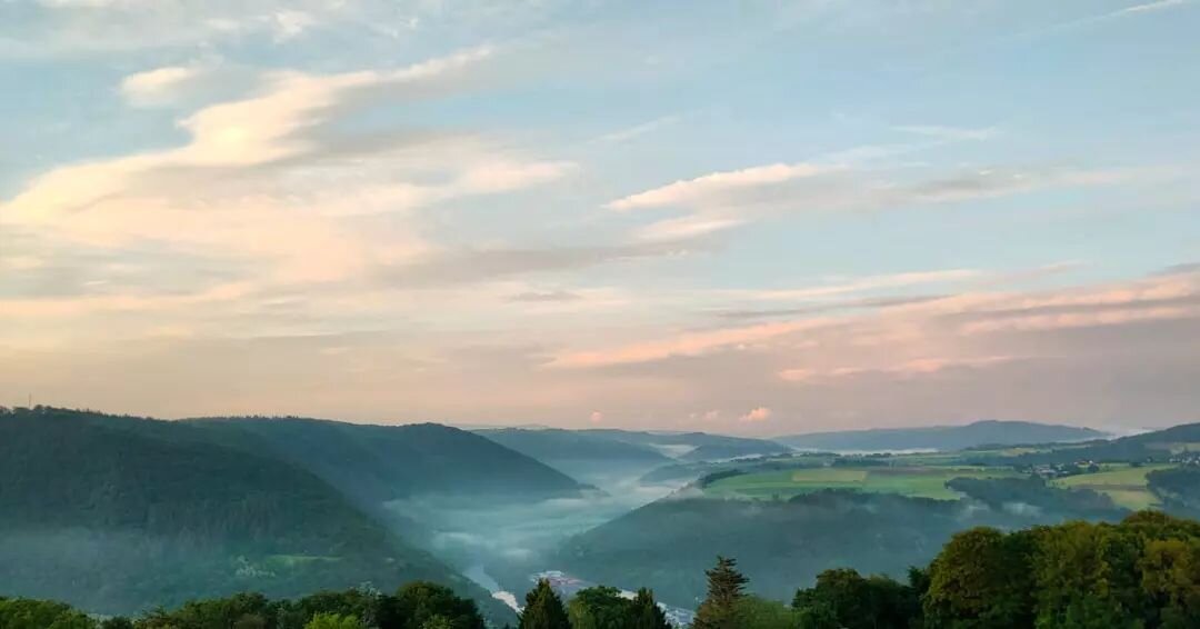 Die Luft ist k&uuml;hl,
und es dunkelt,
Und ruhig fliesst der Rhein;
Der Gipfel des Berges funkelt
Im Abendsonnenschein

#koblenz #rhein #rhinevalley #rheinromantik #bonn #rheintal #rheinland #rheinsteig #remagen #badgodesberg #ilovebonn #igersbonn #