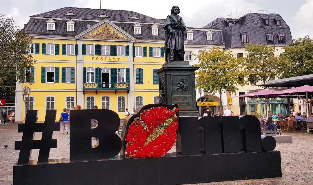 Bonn

#bonn #postamtbonn #m&uuml;nsterplatz #beethoven #architecture #rhinevalley #bonnbeuel #hardtberg #rathausbonn #sternstrasse #igersbonn #bestofbonn #rhein #bonninnenstadt #marktplatzbonn #badgodesberg #poppelsdorf #altstadt #shoppingstreet #sie