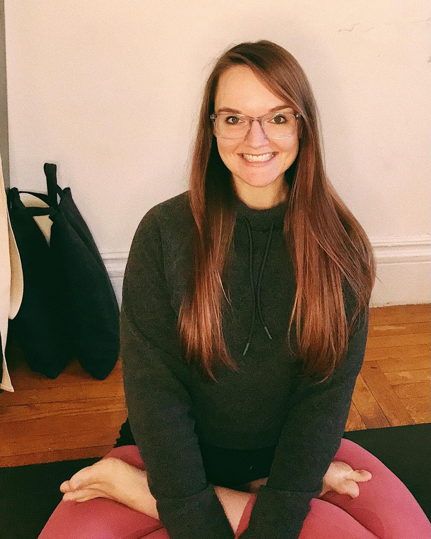 Meet Claire👩🏼&zwj;🔬

Claire is a scientist who spends most of her free time teaching and studying yoga. Here&rsquo;s a little bit about Claire and her classes!

Claire has had a movement practice ever since she can remember: dance classes as a chi