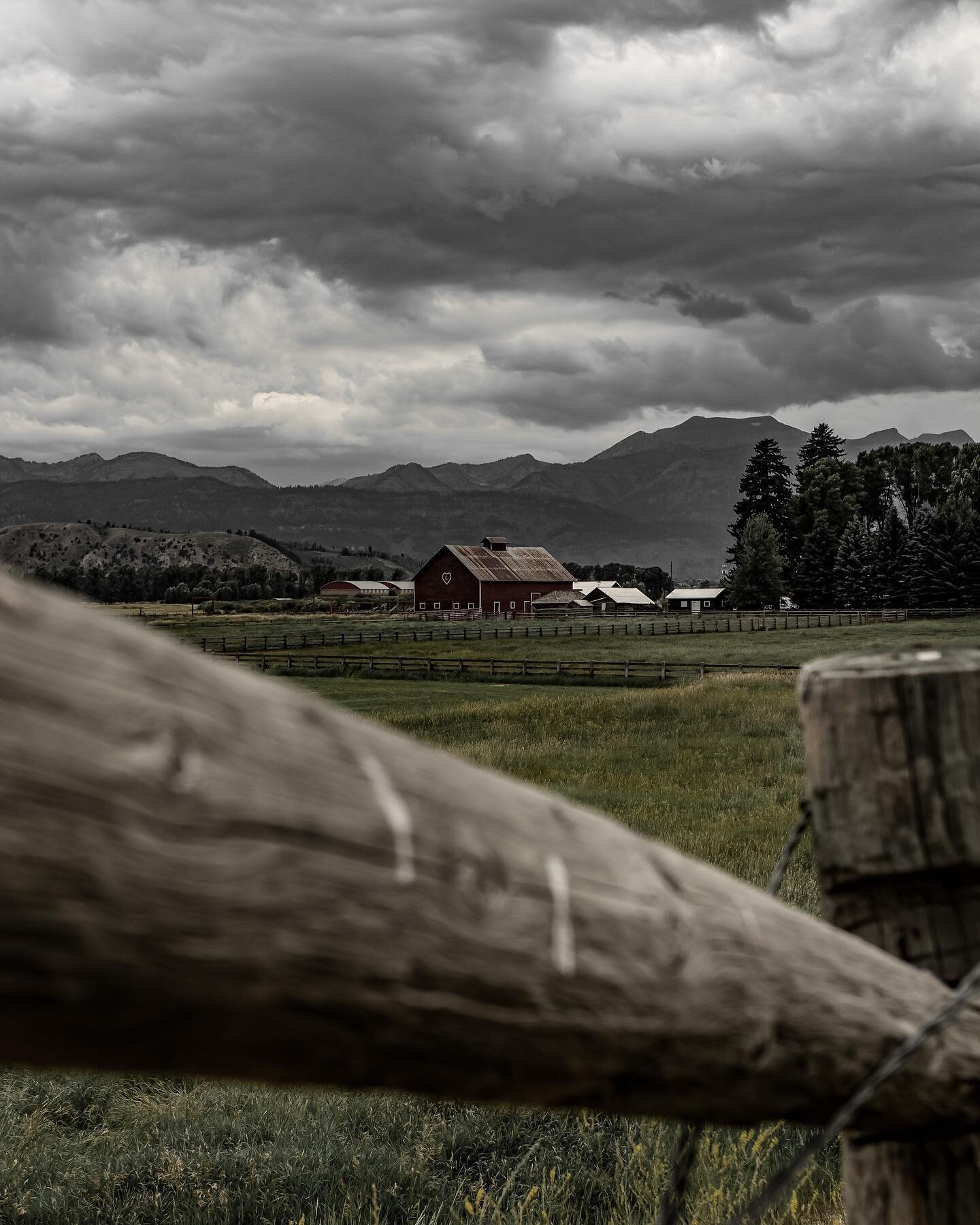 Rain was coming in making the sky very ominous and adding my preset D&eacute;color&eacute; really adds to the feel. #d&eacute;color&eacute;preset #jackson #landscapephotography #barn #farmlife