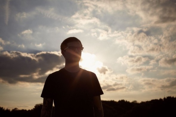 Video premiere for Memnon Sa in Crack Magazine