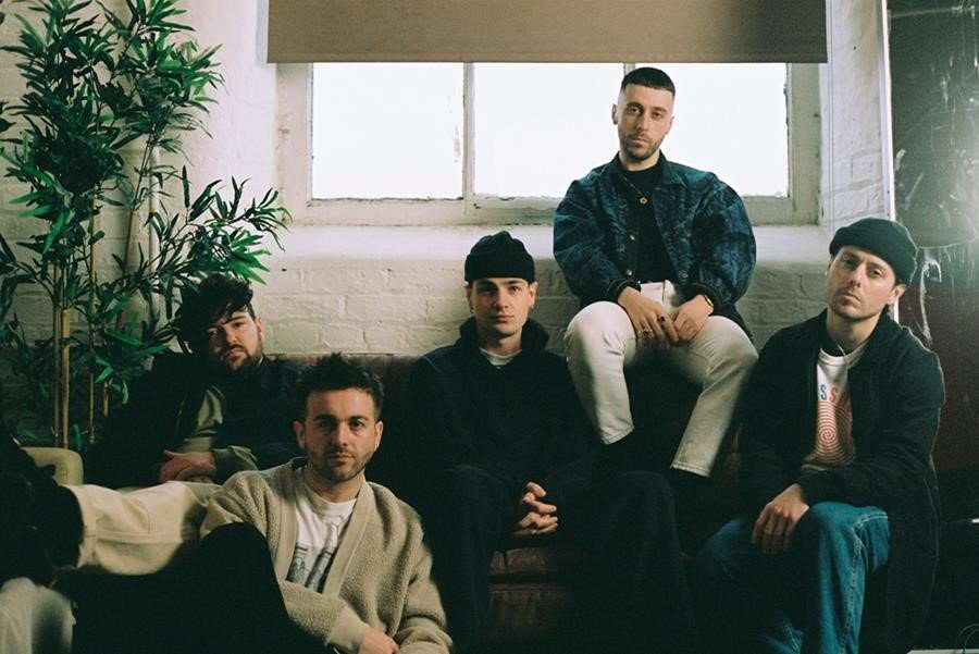Boston Manor share new single 'Sliding Doors'