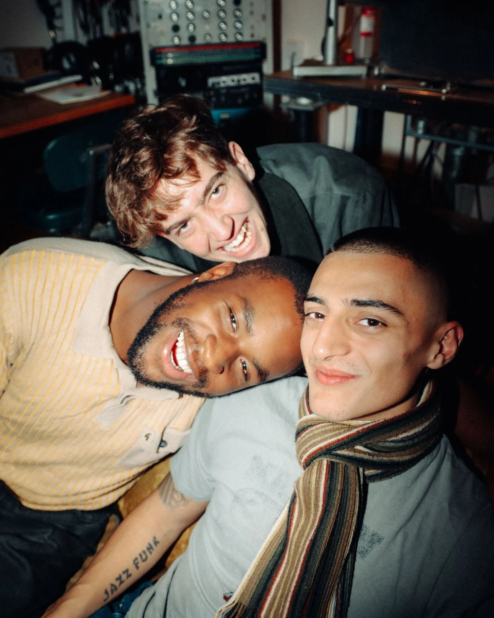 Knats collaborate with Geordie noise rock band lots of hands for new single ‘Take a Seat on the Settee’