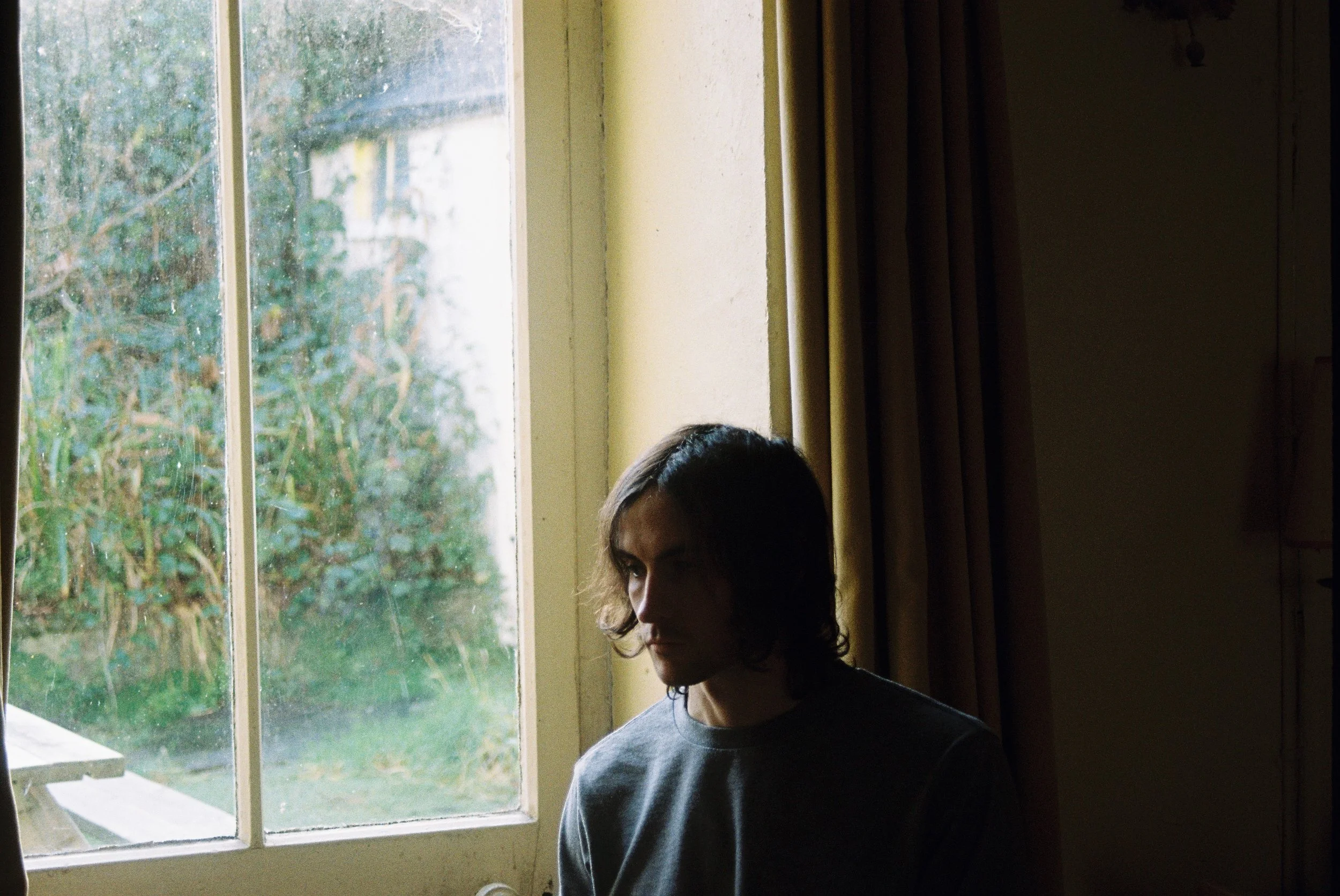 Oisin Mod shares new single ‘Mirror Mirror’ produced by Bill Ryder-Jones