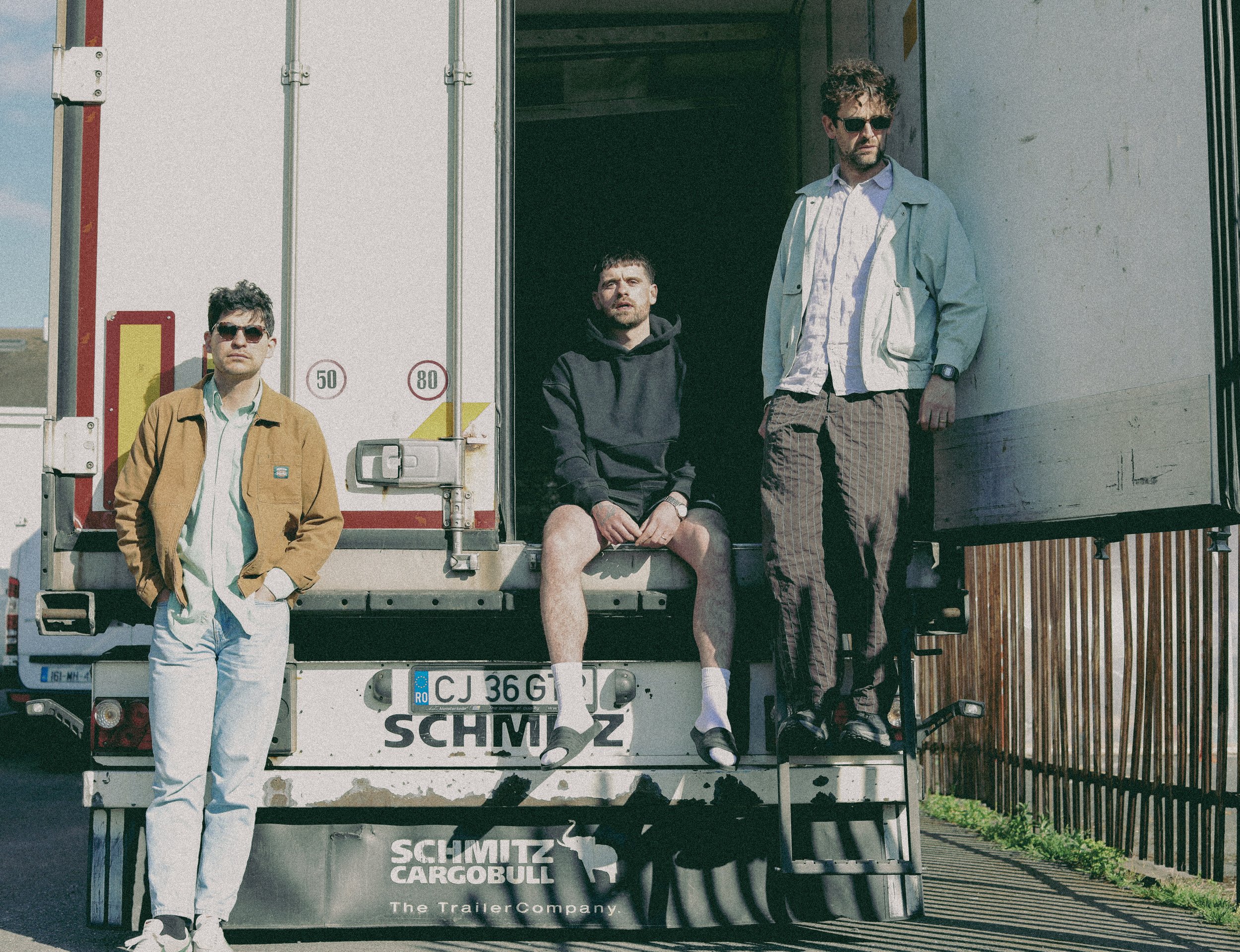 Dublin trio DIVIL release second single ‘ORANGUTAN’