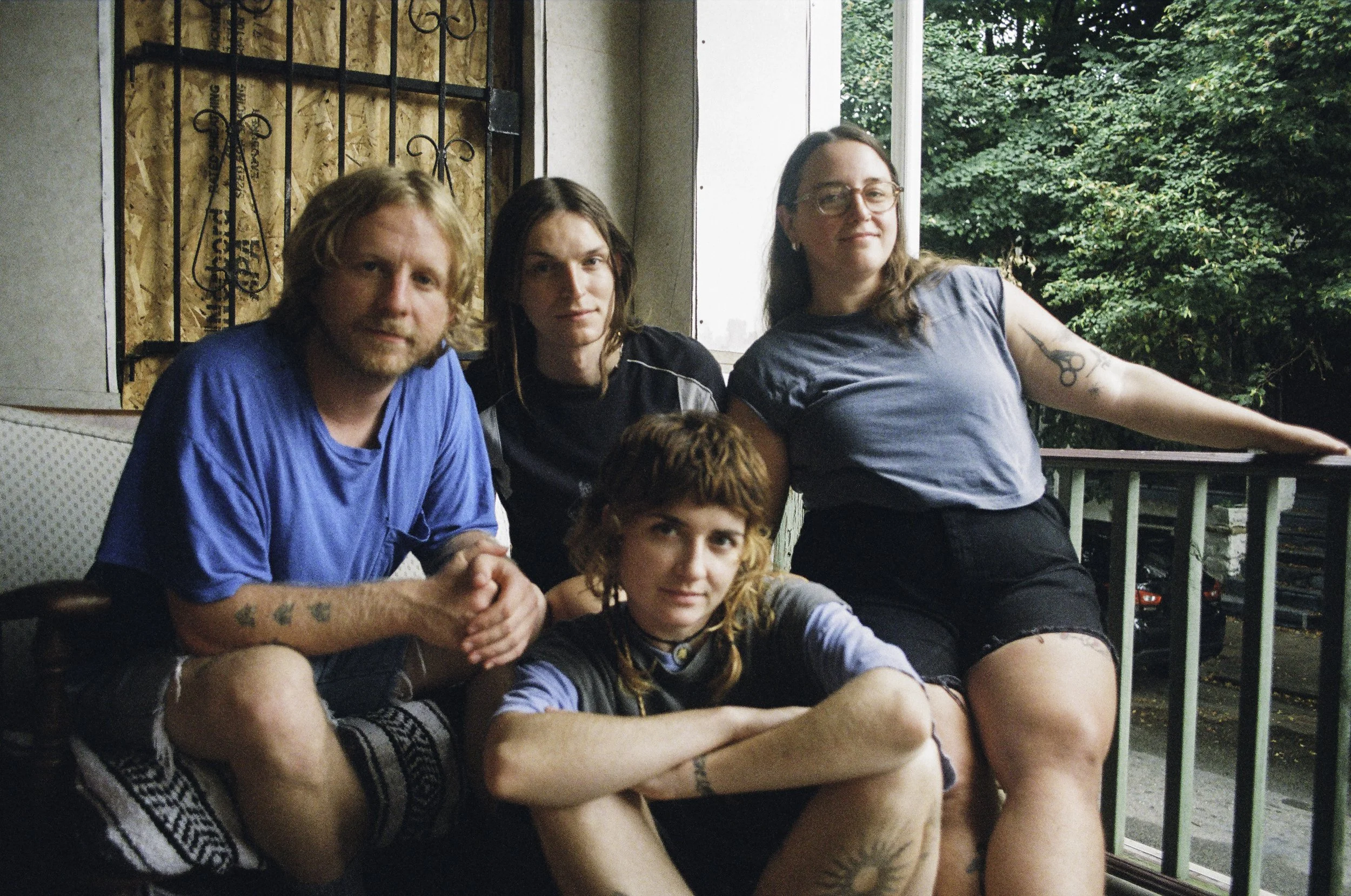 Sadurn share new single ‘the weight’