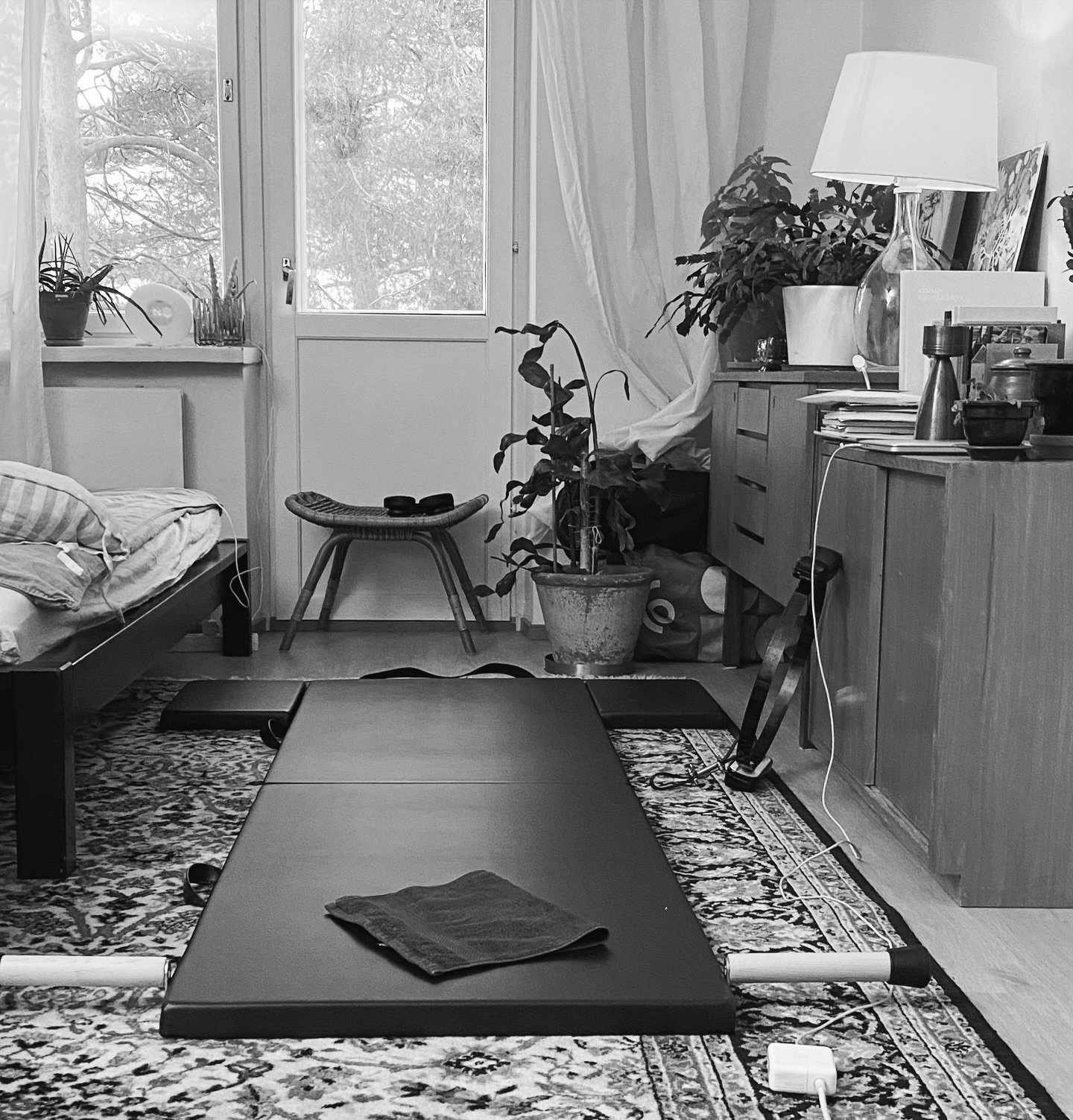 Milt&auml; kuulostaa sis&auml;liikunta? 😅 Sellainen harjoitus mik&auml; oikeasti toimii, mink&auml; ehdit ja mahdut tekem&auml;&auml;n osana muuta arkea, ja jonka j&auml;lkeen on aina ryhdikk&auml;&auml;mpi, energisempi ja kevyempi olo? 

Nyt sunnun