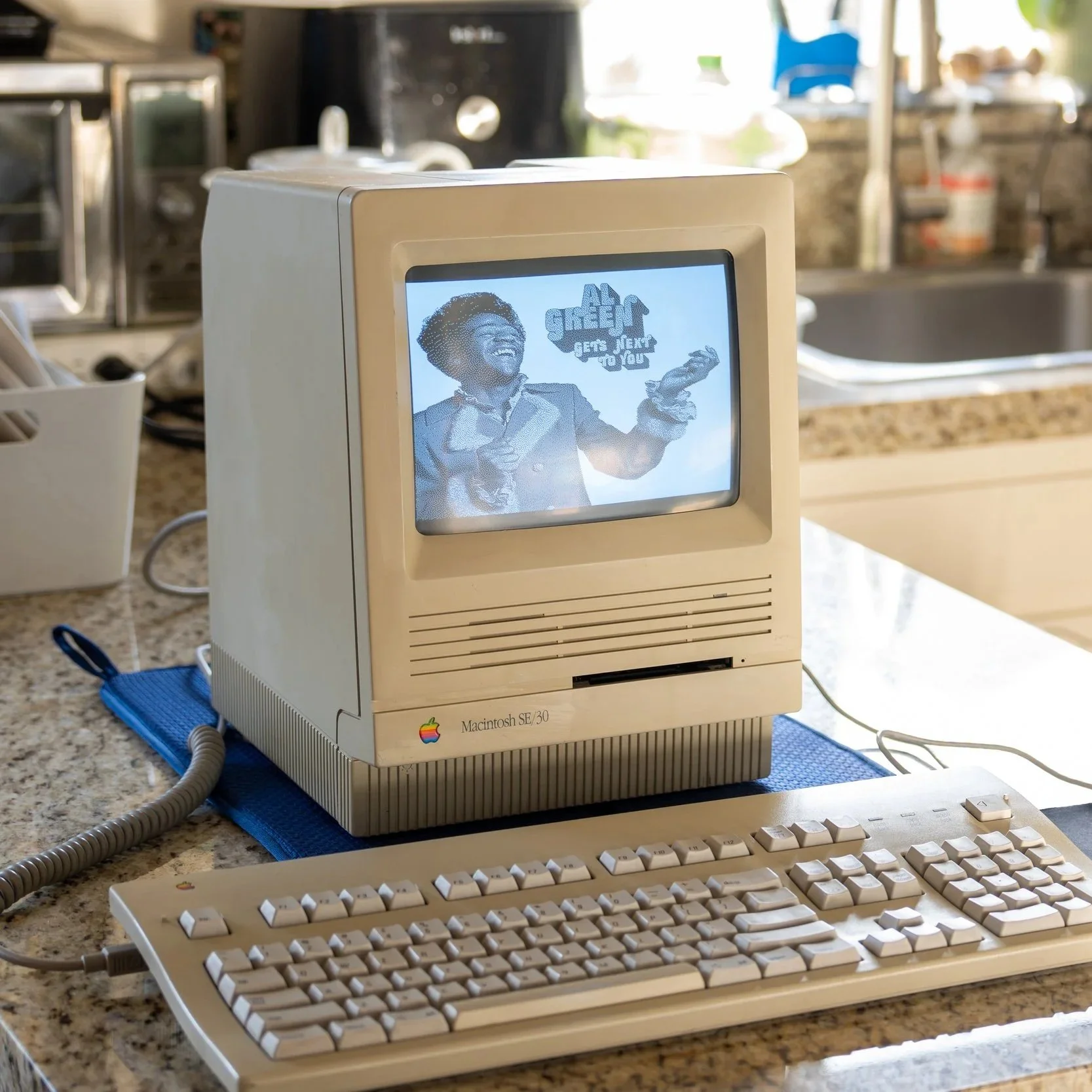 The Macintosh SE/30 was the ultimate evolution of the original black-and-white Macintosh design. Sporting a fast (by 1989 standards) 16MHz CPU and including support for a then-unimaginable 128 megabytes of RAM, the SE/30 remains one of the most belov