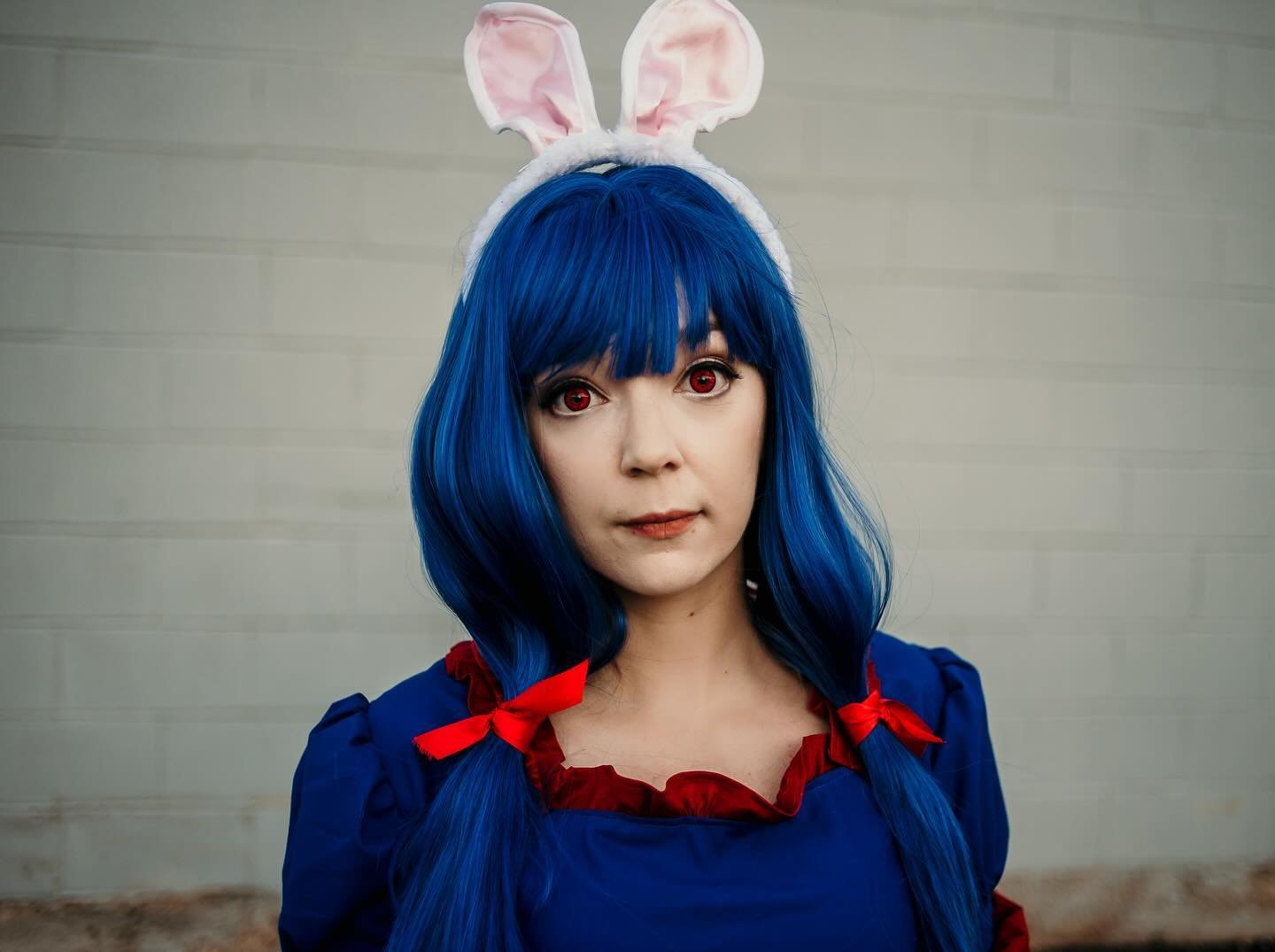 Tbh I wish I could wear circle lenses every day they make eyes look so COOL 😎 but my eyes would be wrecked lmao ✨
Photo by the magical @melmademagic 
Wig from @ardawigs 
Guitar is my baby @officialibanezguitars 
.
.
.
#Touhou #TouhouProject #TouhouC