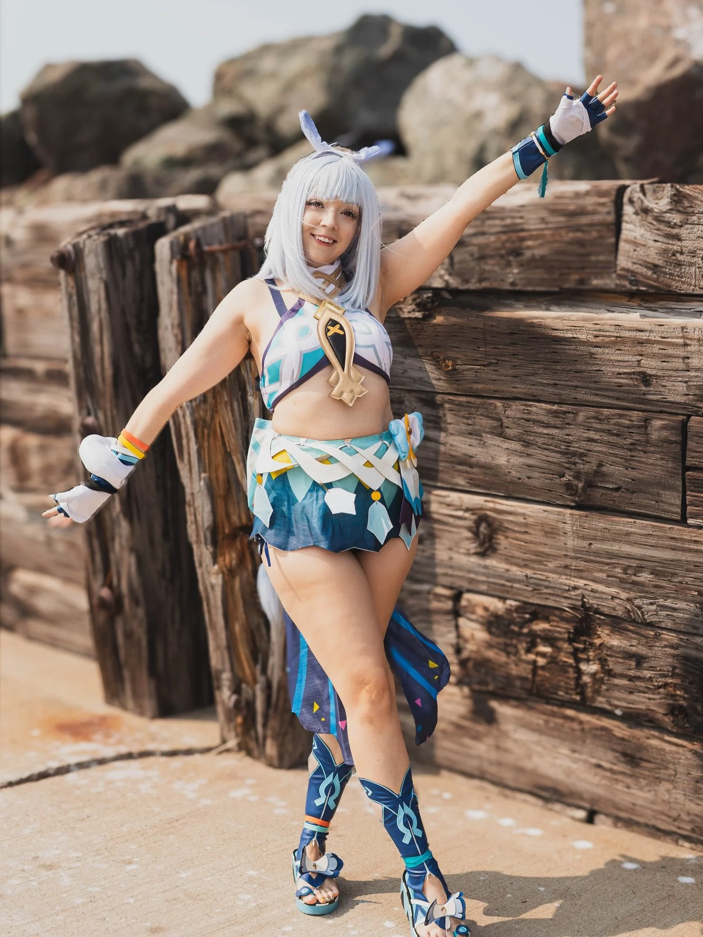 Mualani by the sea 🌊 we shot this in Bouctouche, my fav lil Acadian village 🦞 
Cosplay from Fog City Anime Store on Taobao ✨
.
.
.
#mualanicosplay #genshincosplay #genshinimpact #canadiancosplayer #cosplayphotography