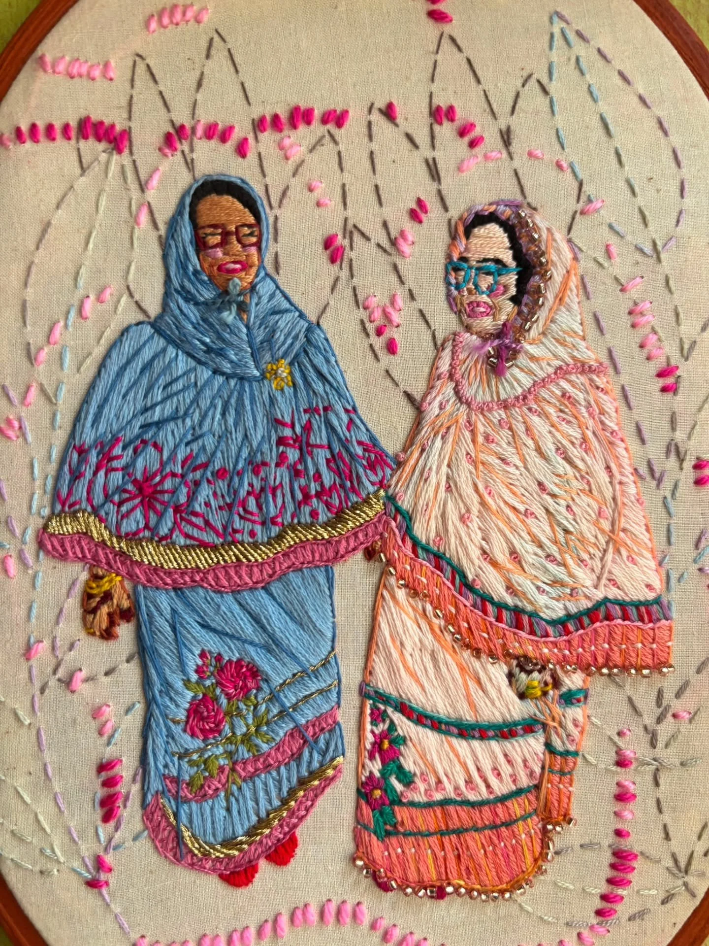 Sisterhood Sundaris 👯🏽&zwj;♀️
Rida or Hrida is the traditional attire for Dawoodi Bohri Muslim women. They are often colourful and personalised by the wearers. The best part being almost each piece has a DIY element to them, from a crochet lace or 