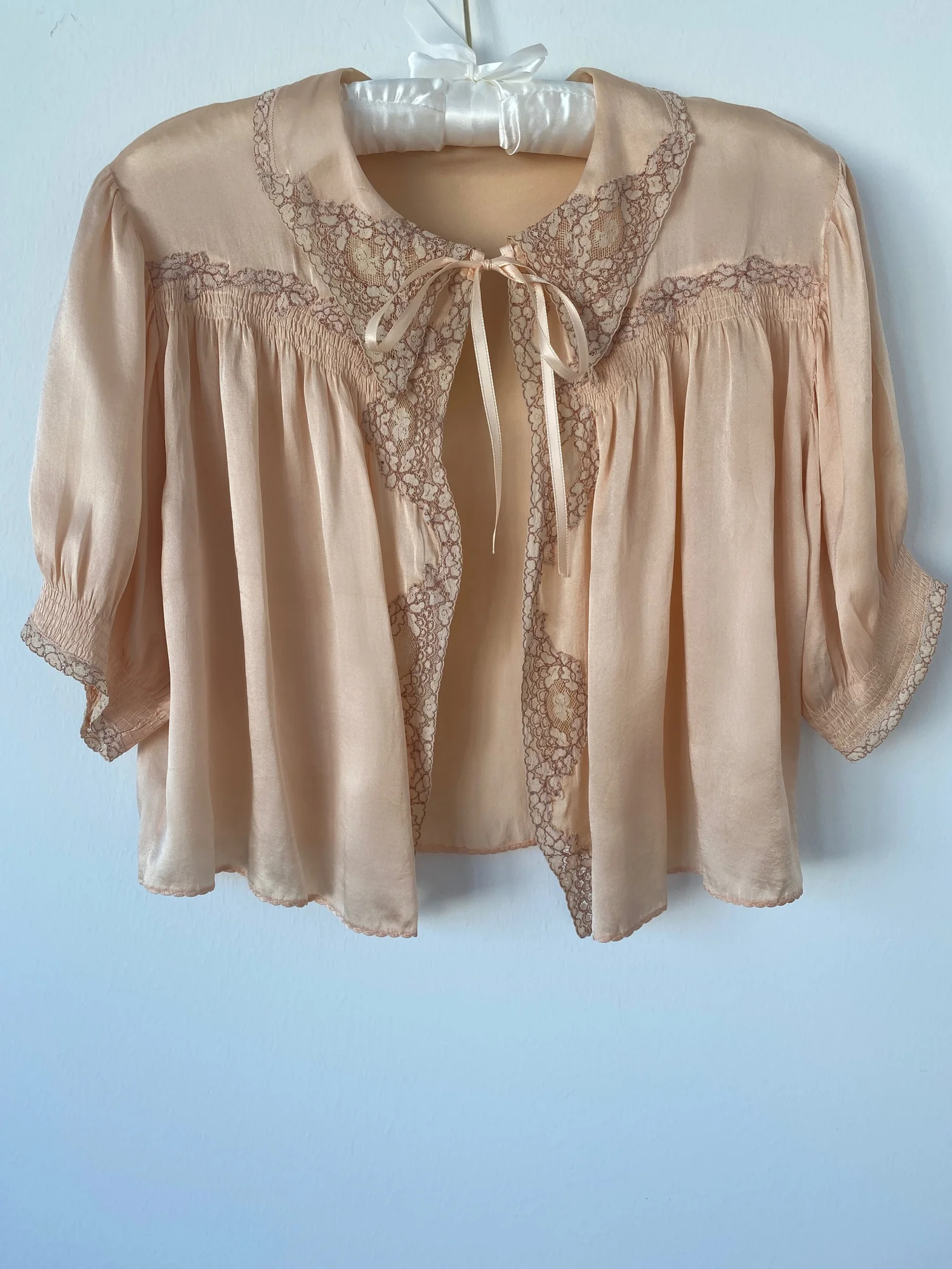 トップス 1930's Baby pink satin bed jacket 1930's Silk Lace Bed Jacket — Ofelia Vintage