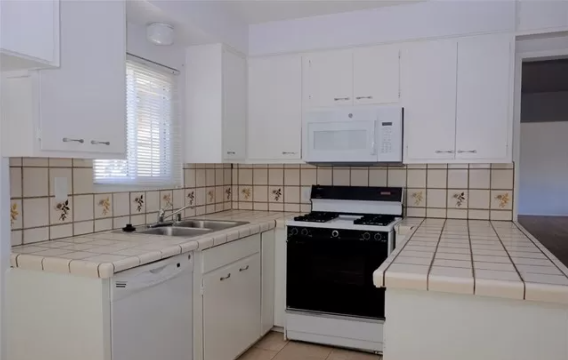 kitchen before 4.png