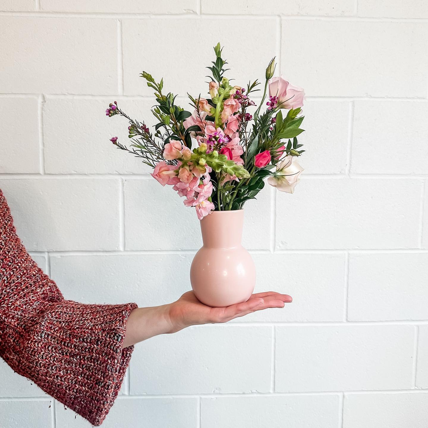 Don&rsquo;t forget to get your last minute Mother&rsquo;s Day pre orders in!

Send the special women in your life flowers with a message 🌷🌸🌼

https://thebouquetbarbyjre.com/the-mobile-bar