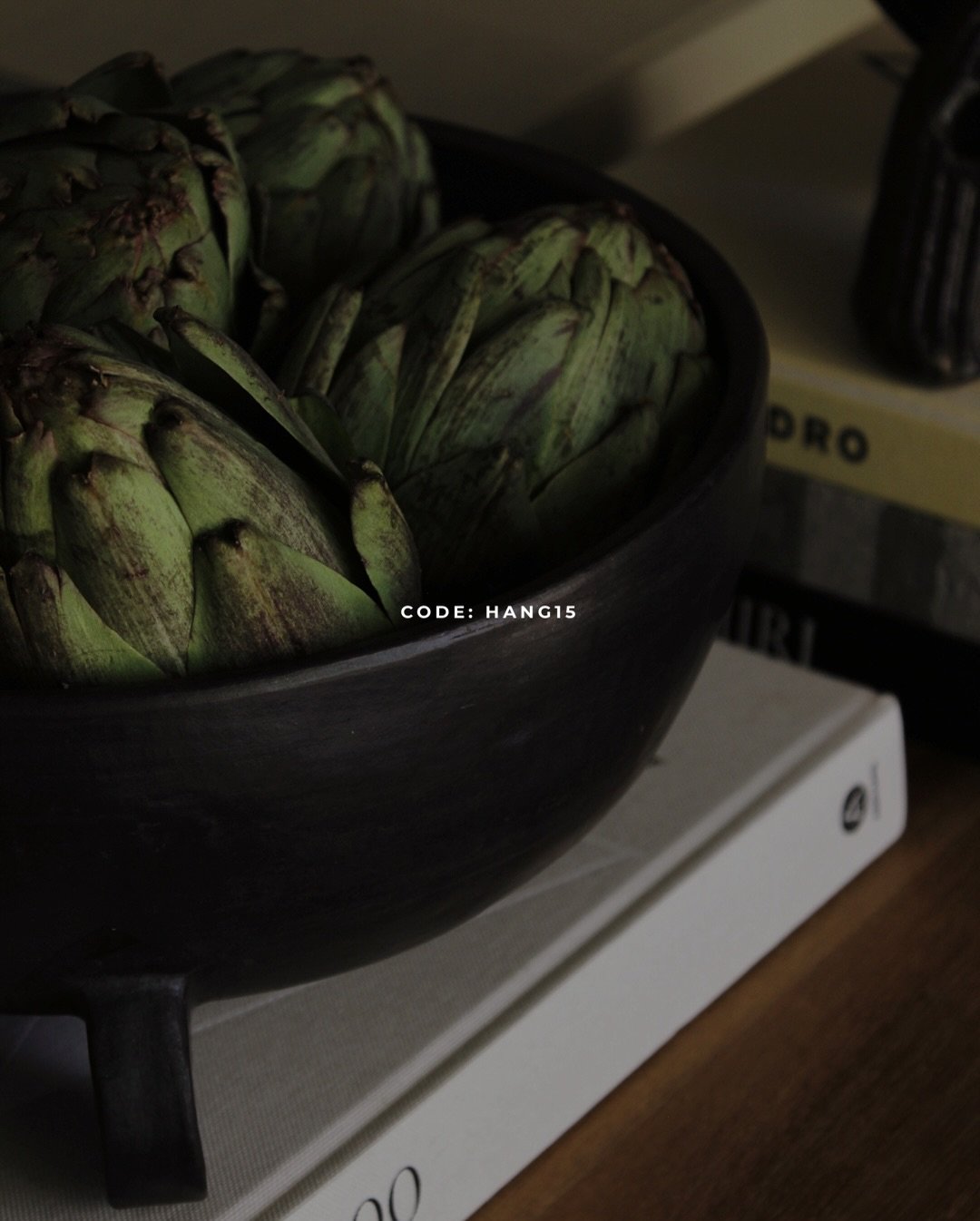 Don&rsquo;t forget to shop small businesses this holiday 😉 &amp; one of the many businesses I admire is @palosanto.decor 🤍✨ 
&bull;
Their stunning collections are all made by female artisans across Mexico, using all natural materials. This bowl is 