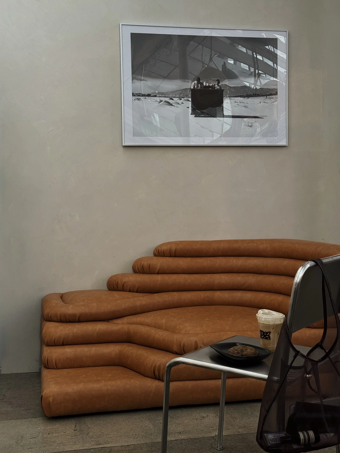 After waiting 12 weeks (what felt like centuries) this iconic sofa finally arrived at @mentosacoffee 🙏🏻🙌🏻😍🛋️ I am obsessedddddddd!!!!