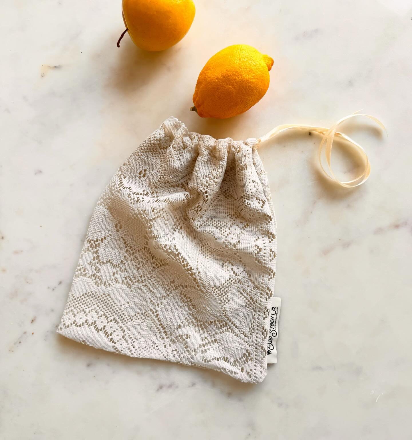 Handmade lacy reusable produce bags new to @earthhouseshop. Comes as a set of 2 and perfectly holds  all of your 🍓🍊