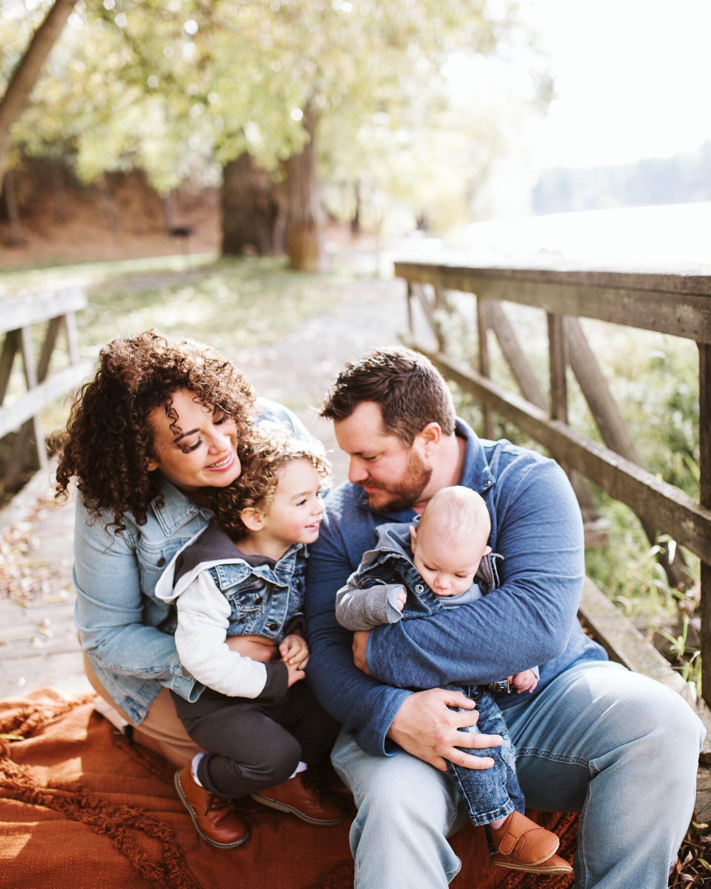 Love this family. We caught the last days of fall. Makeup by @shastahankins  #fallfamilyphotos #spokanewa #cheneywa #cheneyphotographer #rural #countrygirl #love #family #rust #fallcolors #almostwinter #spokanewashington #lookslikefiilm #boldemotiona