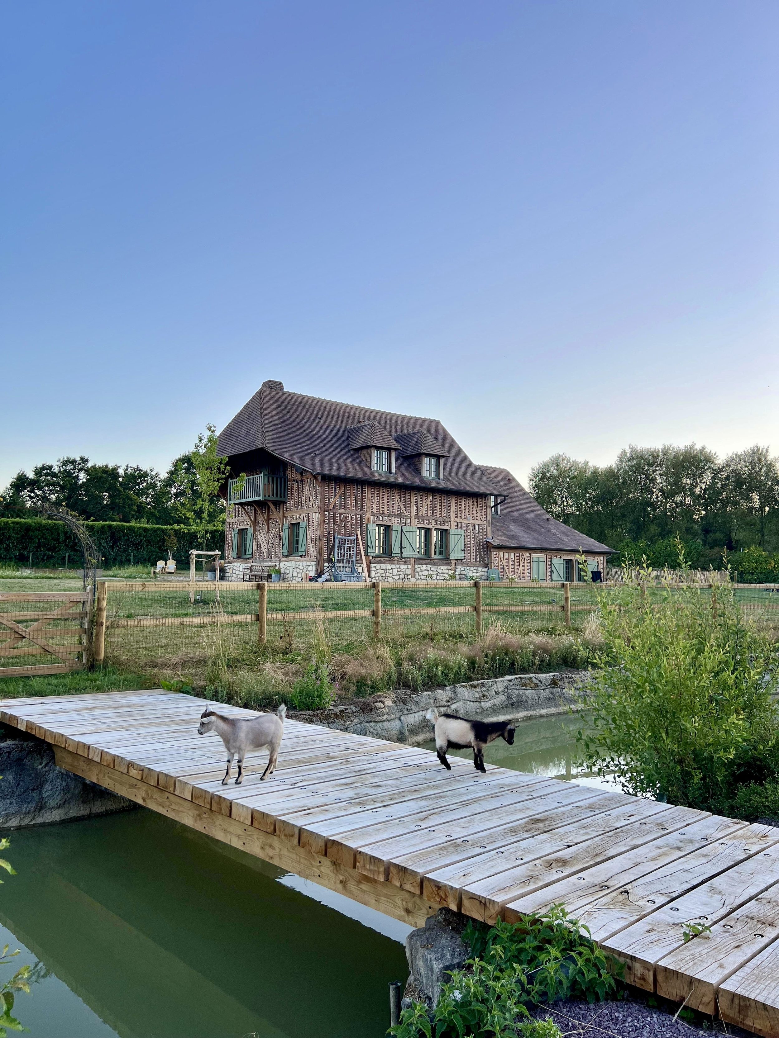 LA ROQUERIE FARMHOUSE : LA MAISON DE CAMPAGNE OÙ L’ON VIENT RALENTIR EN NORMANDIE