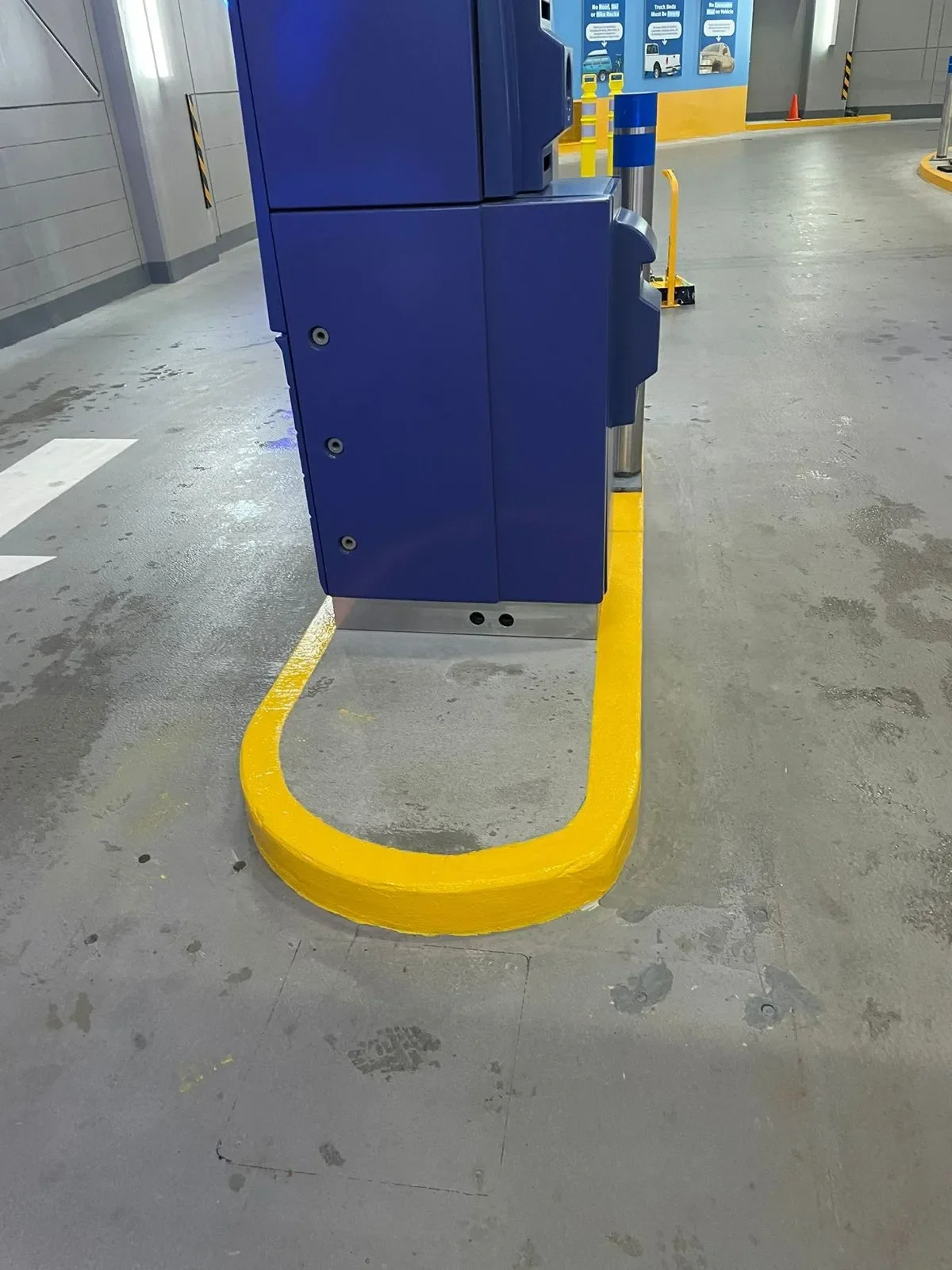 Parking lot curb and area near commercial building, showcasing professional painters providing exterior painting services and free painting estimate near you.