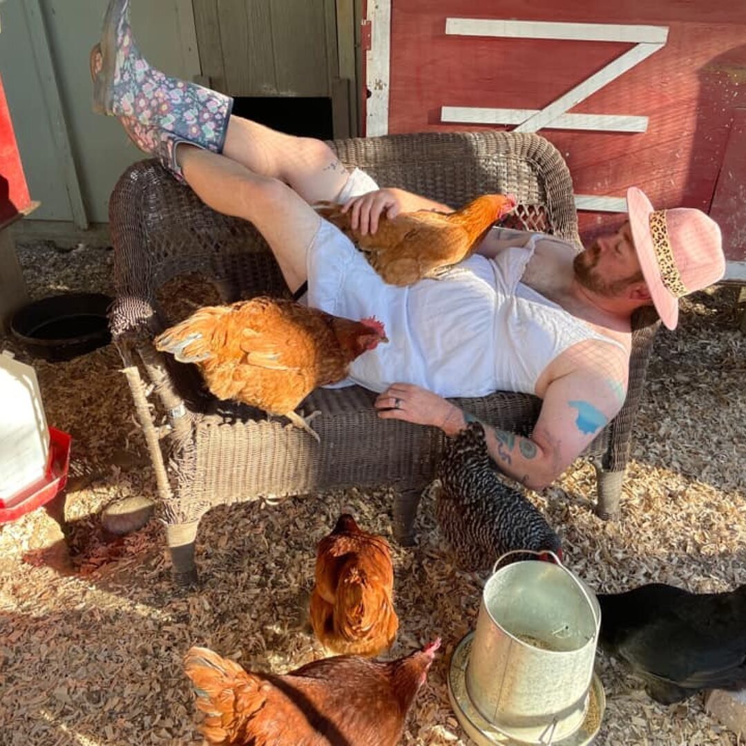Happy Father's Day to all the chicken daddies out there! Thanks for being egg-ceptional. 🐥

1. Savannah&rsquo;s husband Bryan soaking up the flock love and showing off in true @chickendaddiesofficial style!

2. @maxsonfrank with his Brahma perched l