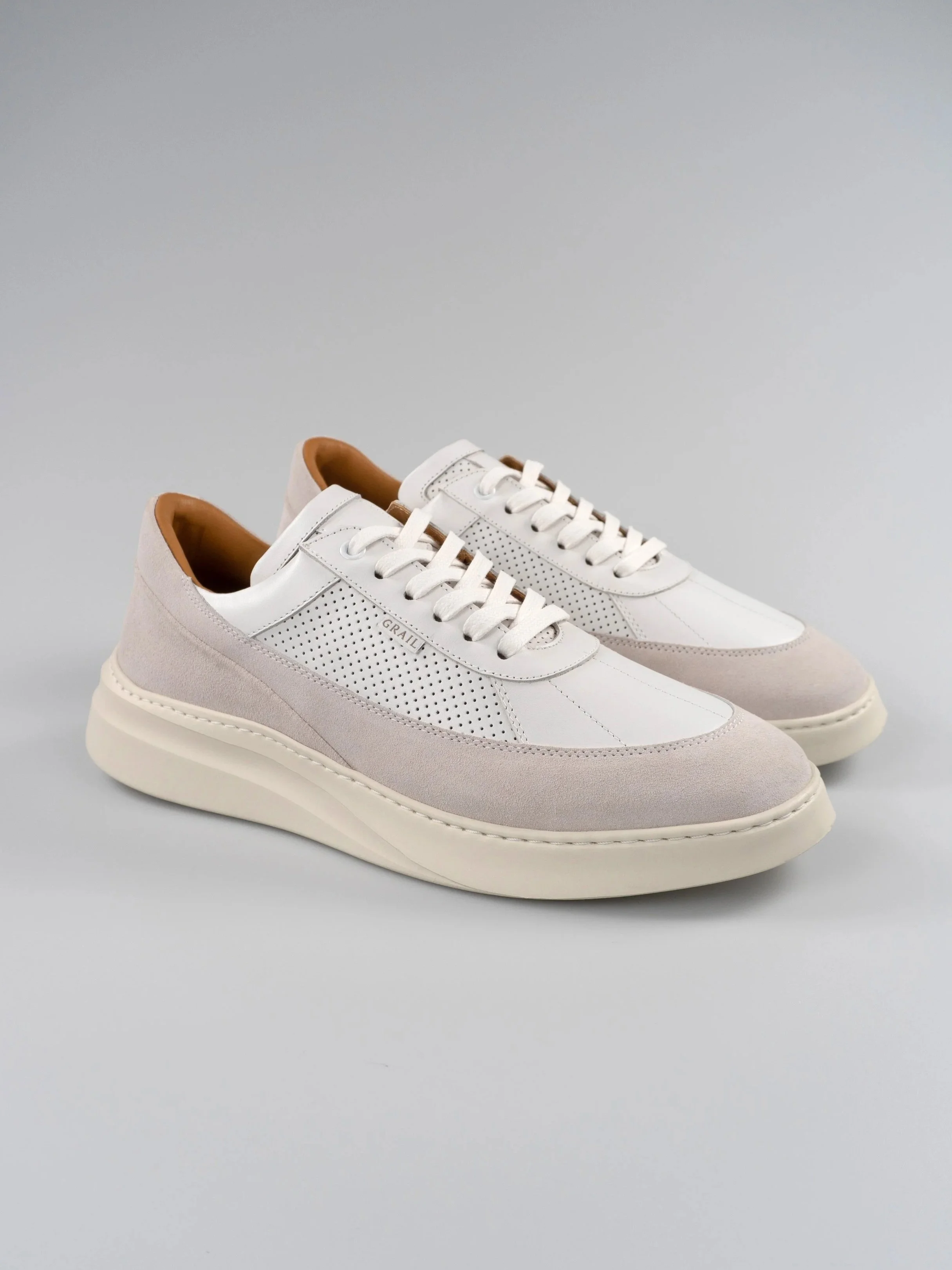 Showman  (White Stone)