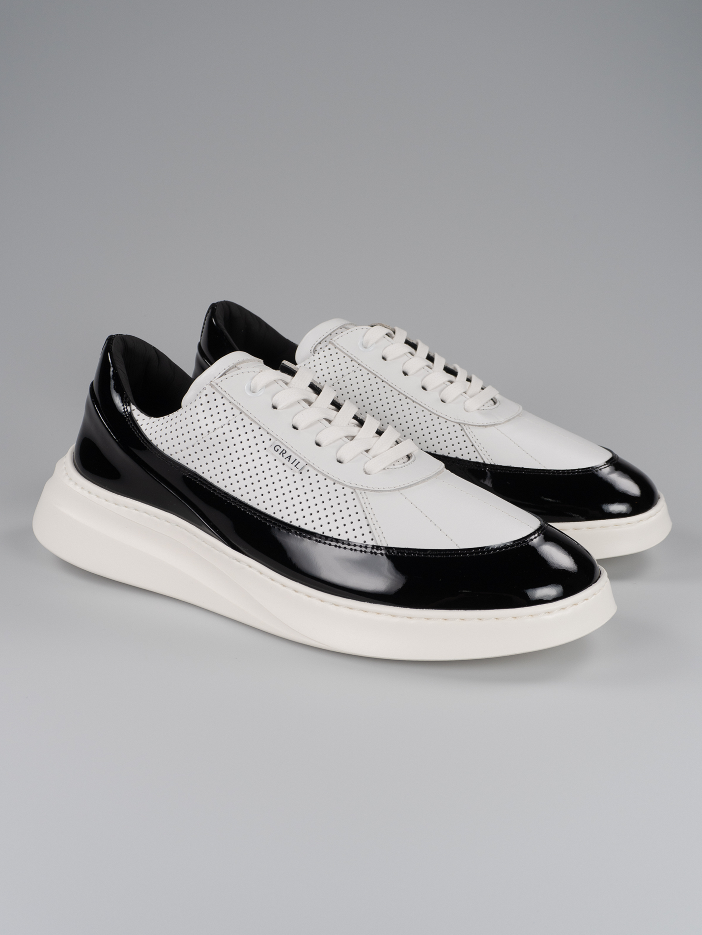 Showman  (Midnight Black)