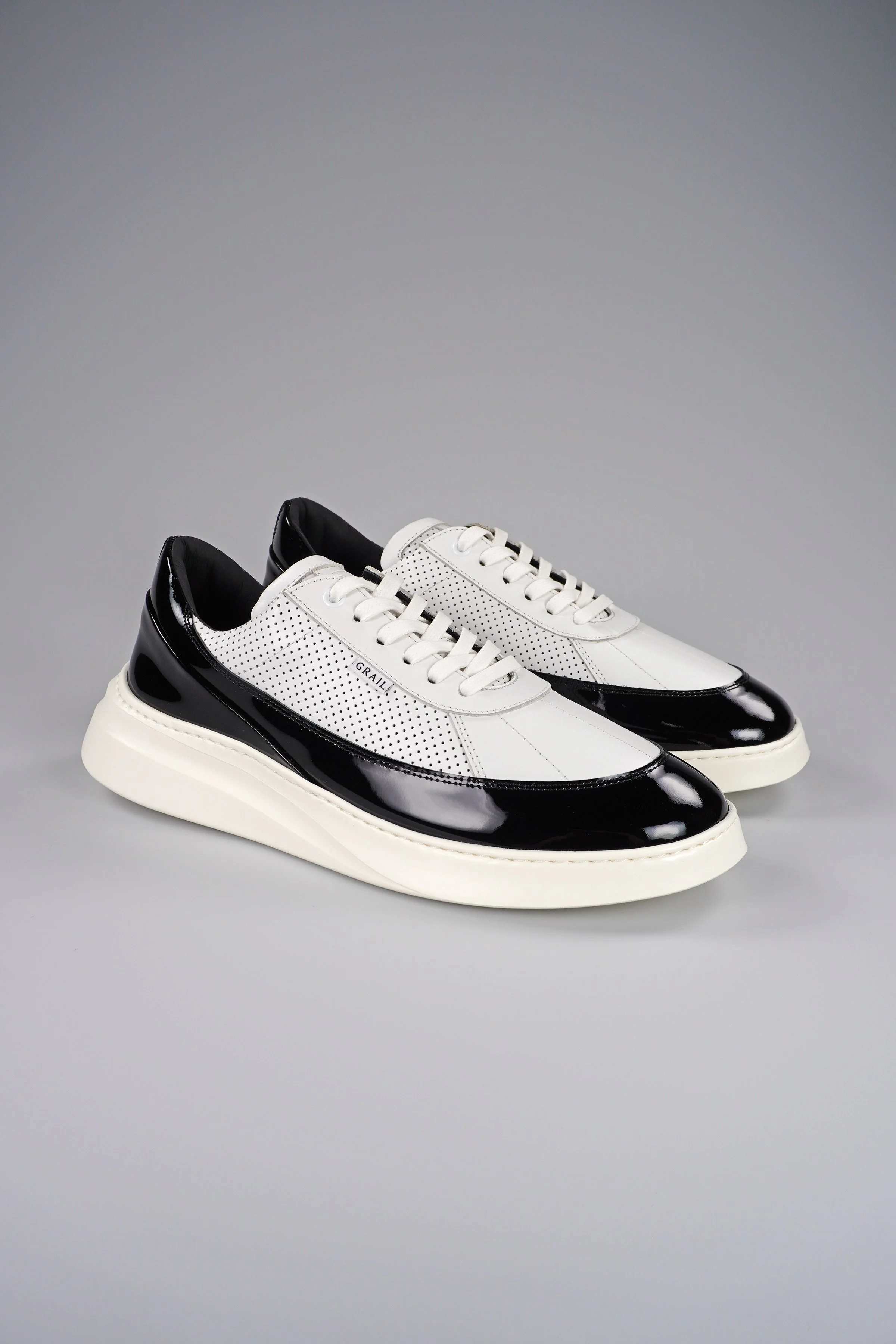 Showman  (Midnight Black)