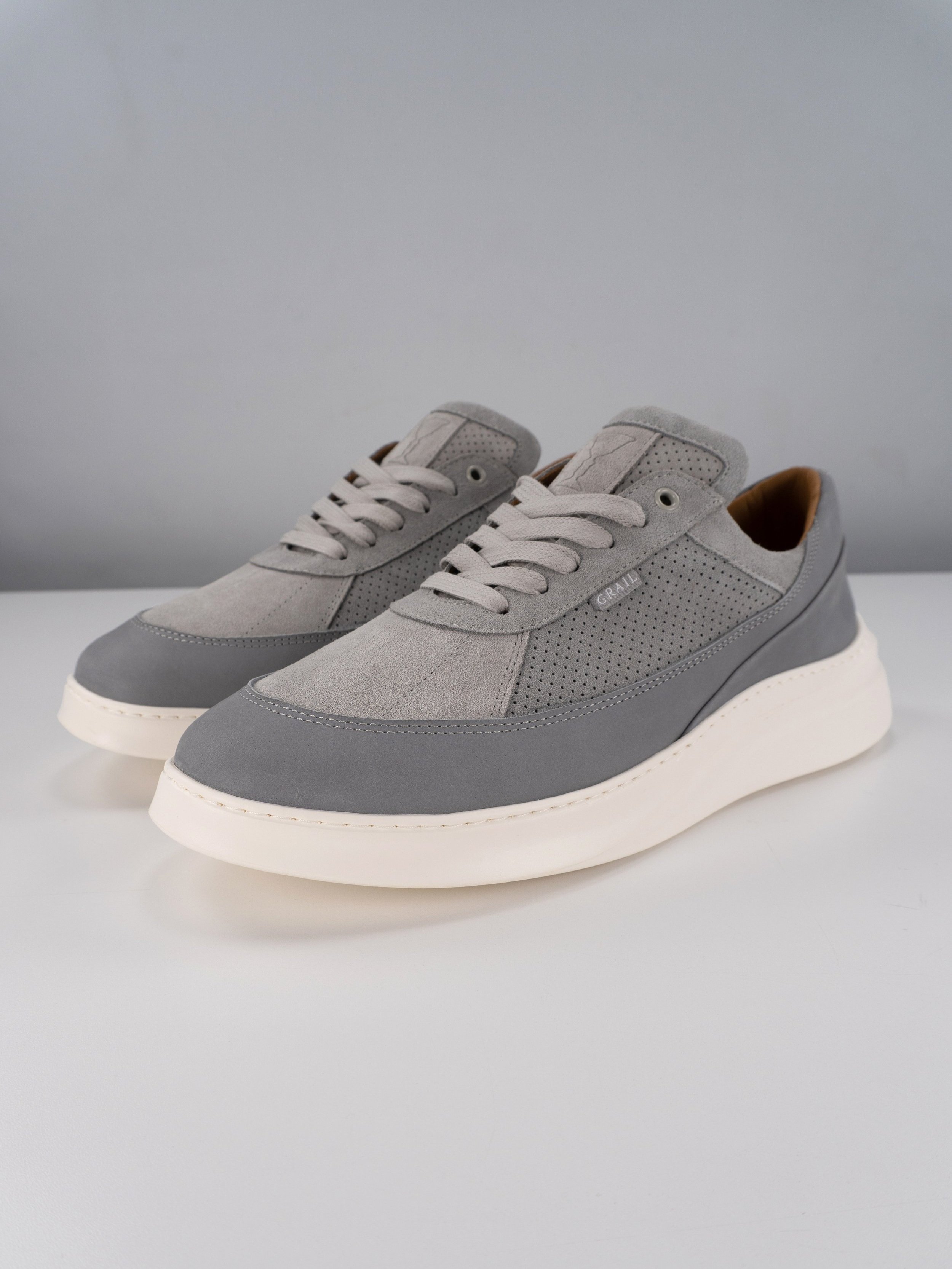 Showman (Gray)