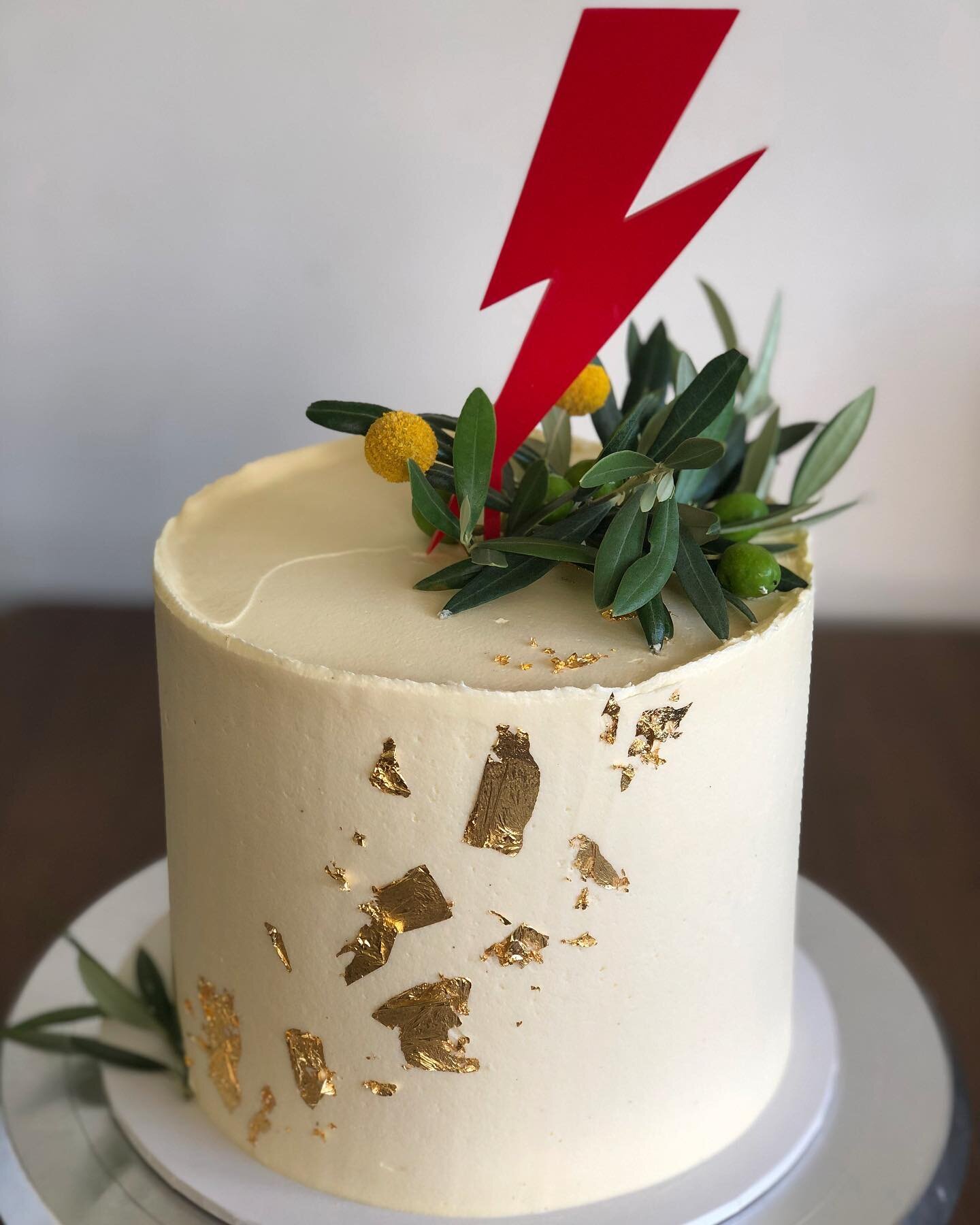 Baby shower cake⚡️⚡️⚡️ &bull;Deets- 3 layers of sticky date and ginger cake, layered with vanilla buttercream, and salty miso caramel