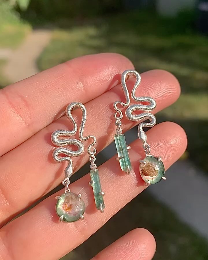 Swirly Serpents with bi color tourmaline are available 🐍 check them out on my site or DM me for details 💎
&bull;
&bull;
&bull;
#serpentjewelry #snakejewelry #tourmaline #tourmalinejewelry #serpentearrings #earringsofinstagram #statementjewelry #sta