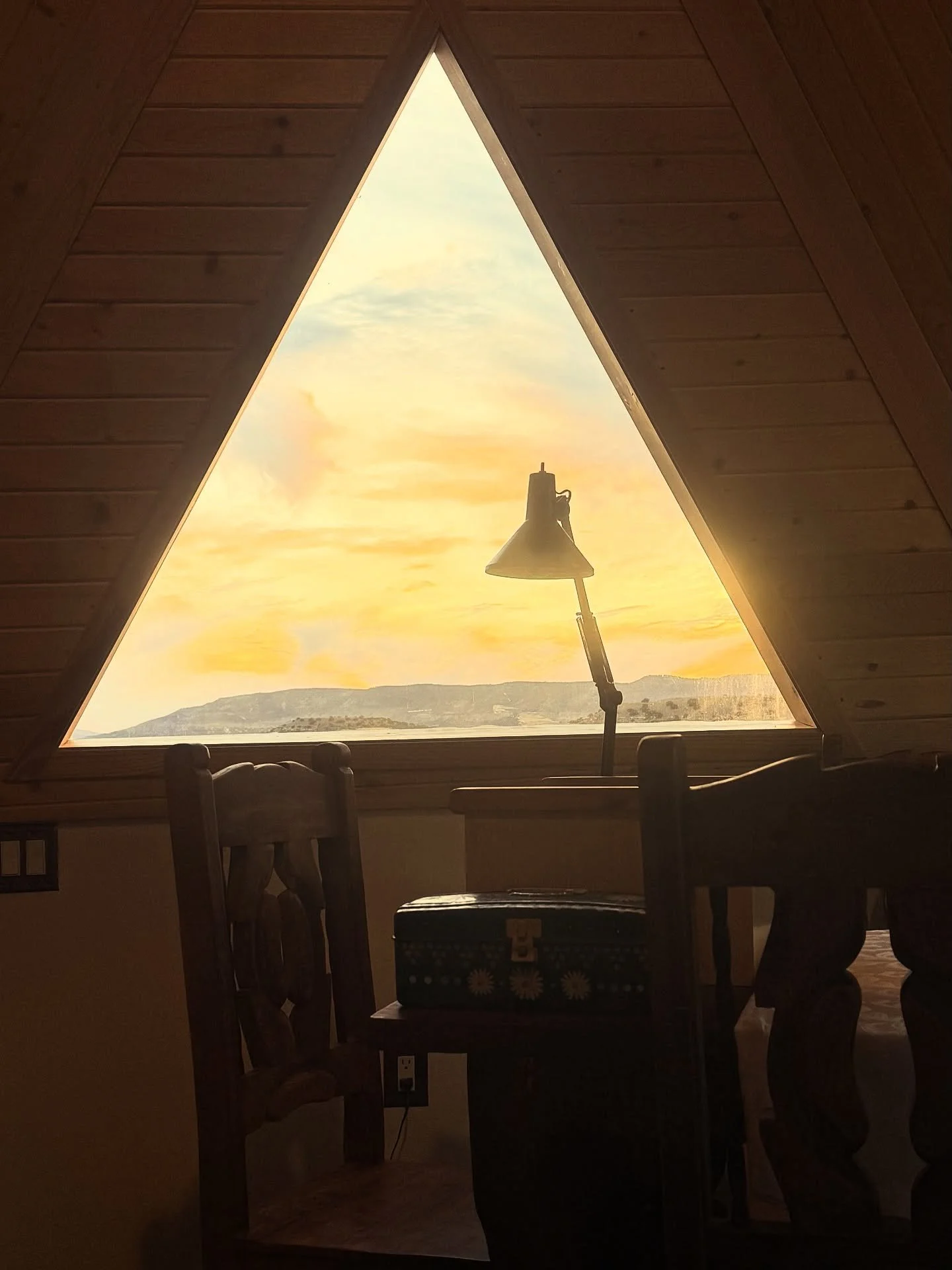 Our home base for the week in New Mexico! My mini travel bench in all its glory inside our little dome cabin above Lake Abiquiu! We&rsquo;re in town for @bbbirdbrains to take a silversmithing and Lapidary/ inlay class at Ghost Ranch. And I&rsquo;ll b