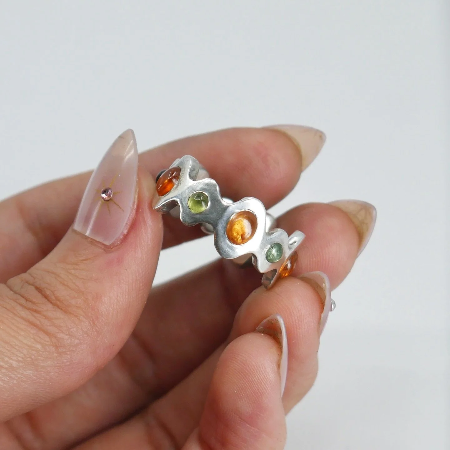 Round and round, where it goes nobody knows🎠 The Carousel Ring with flush set juicy cabochon garnets and graduating blue to green tourmaline. This ring is available on my site or by DM. The design can be made in custom colors if your interested mess