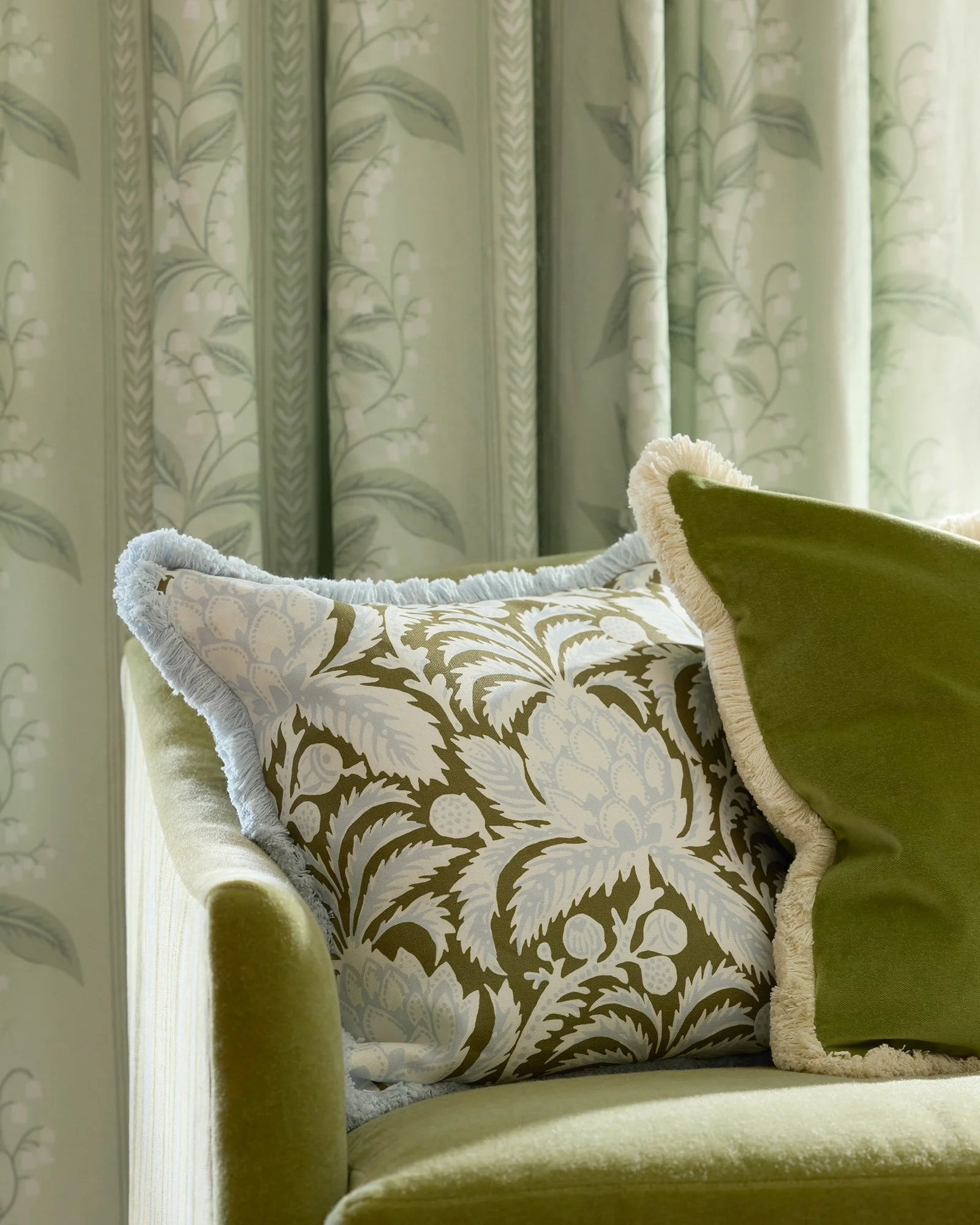 Pillow-Cover-Green-Grass-Artichoke-Bowden-Velvet-brand-xC6A6949_CV1.jpg